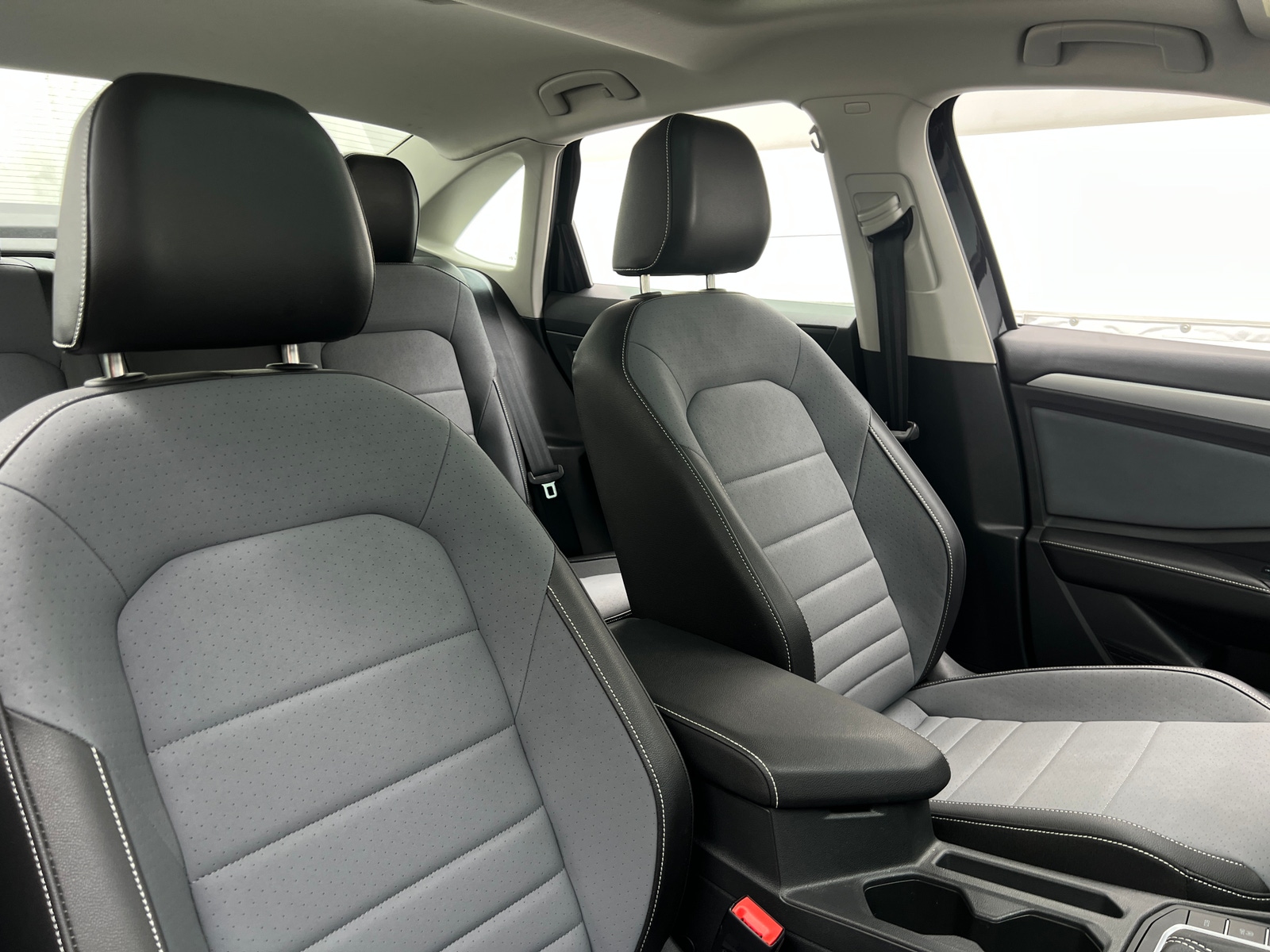 Thumbnail: 2025 Volkswagen Jetta - 2