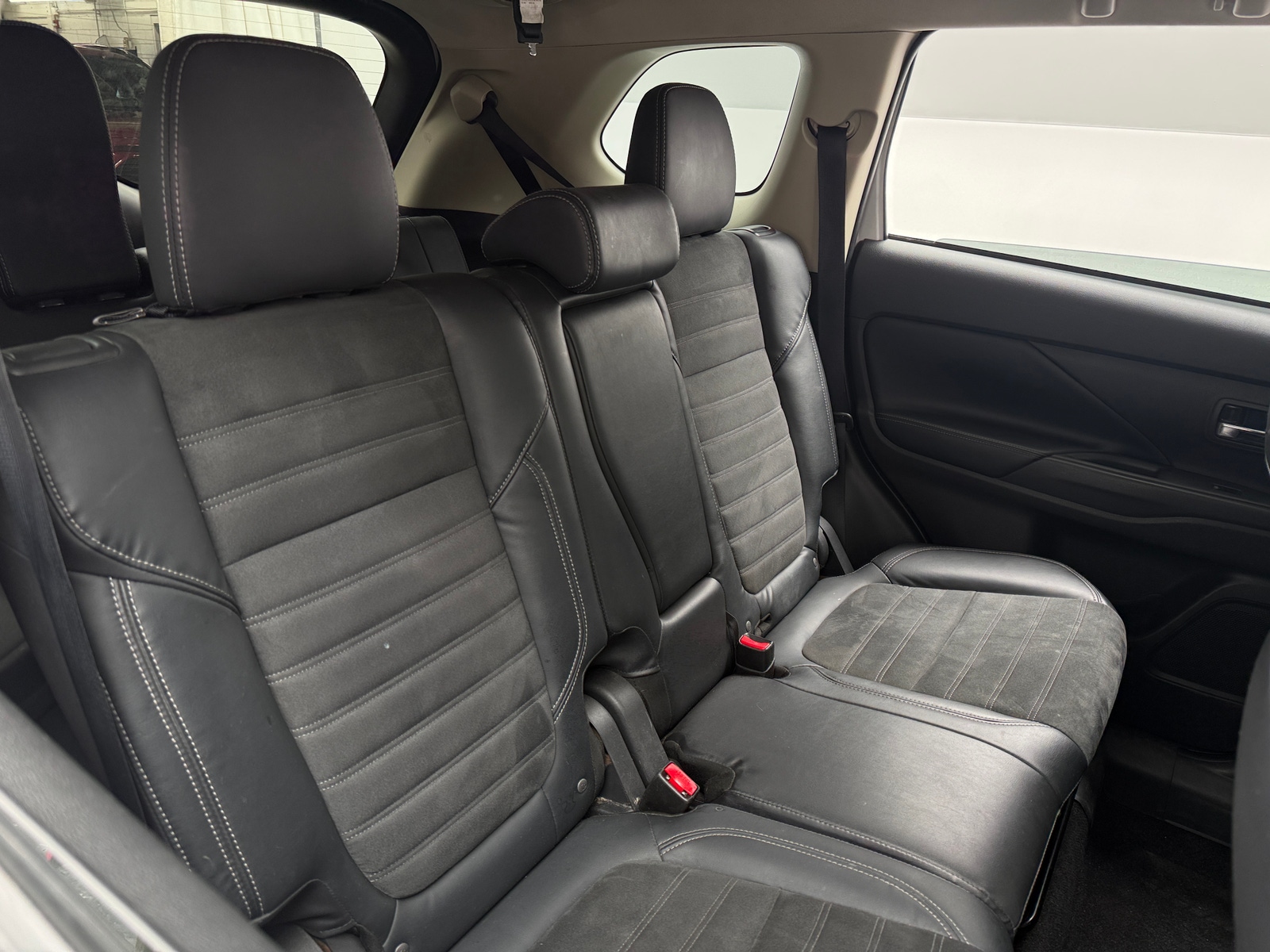 Thumbnail: 2020 Mitsubishi Outlander - 6