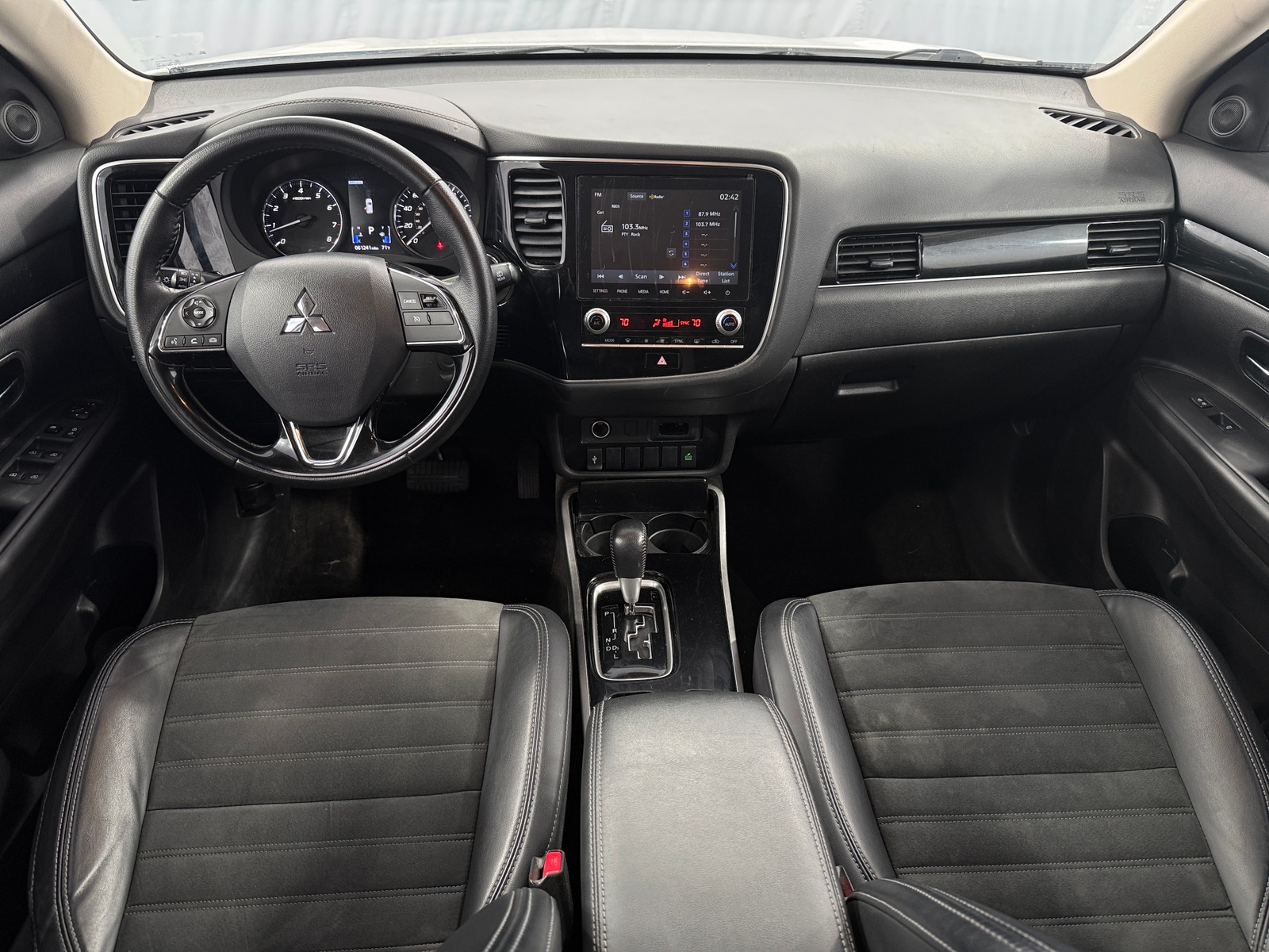 Thumbnail: 2020 Mitsubishi Outlander - 3