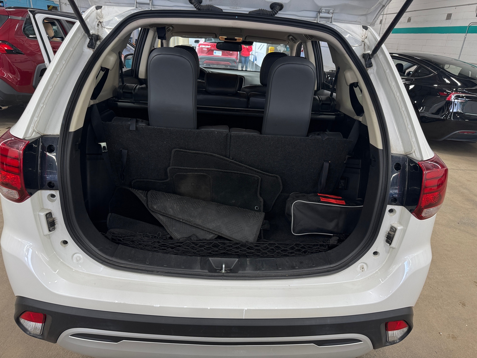 Thumbnail: 2020 Mitsubishi Outlander - 7