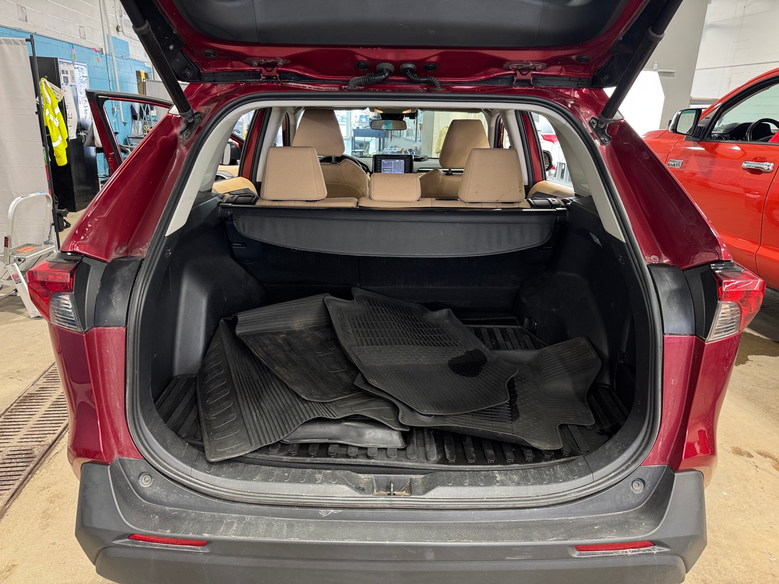 Thumbnail: 2021 Toyota RAV4 - 7