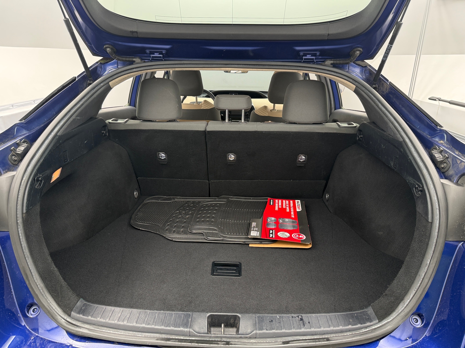 Thumbnail: 2016 Toyota Prius - 7