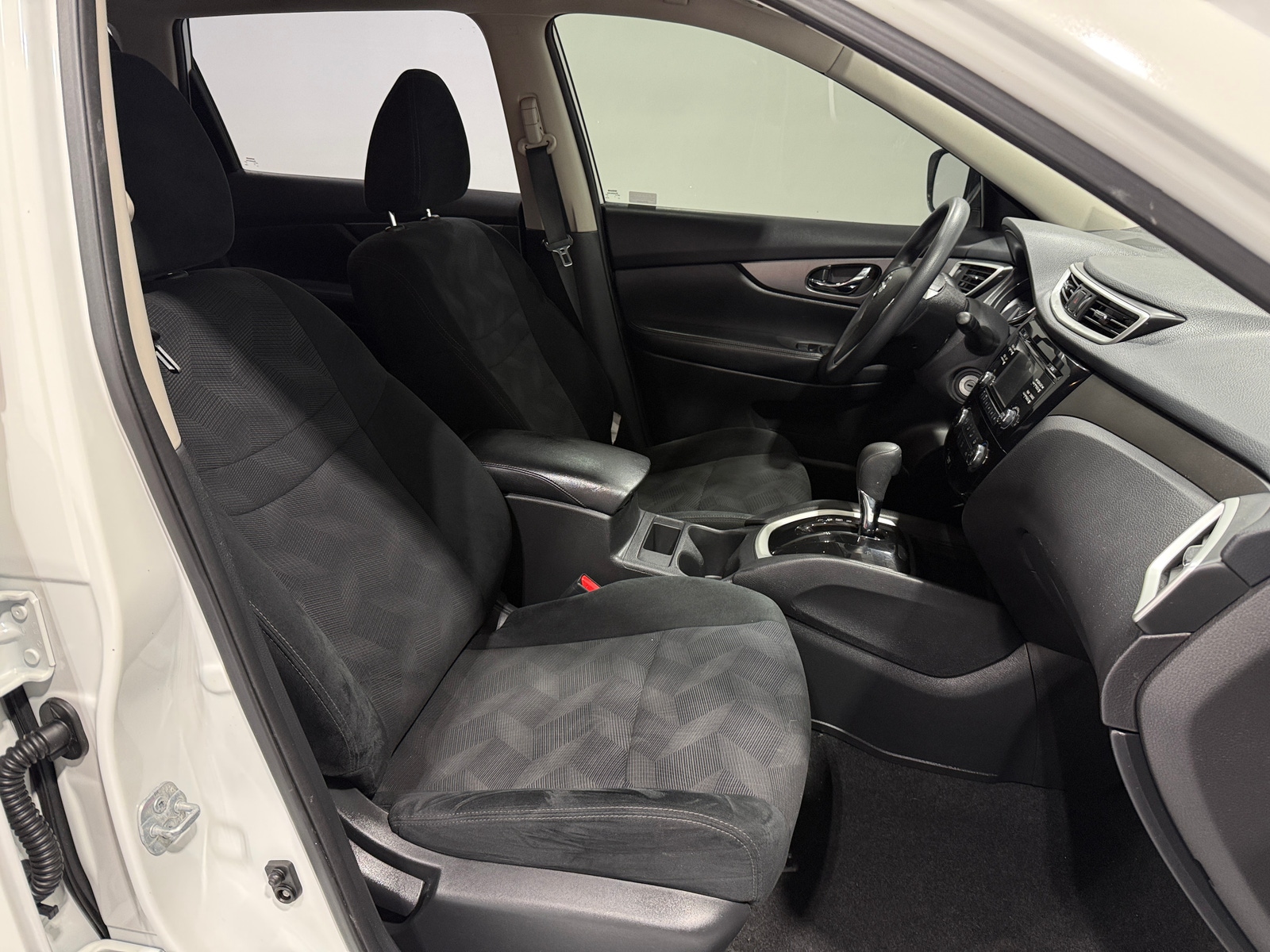 Thumbnail: 2016 Nissan Rogue - 2