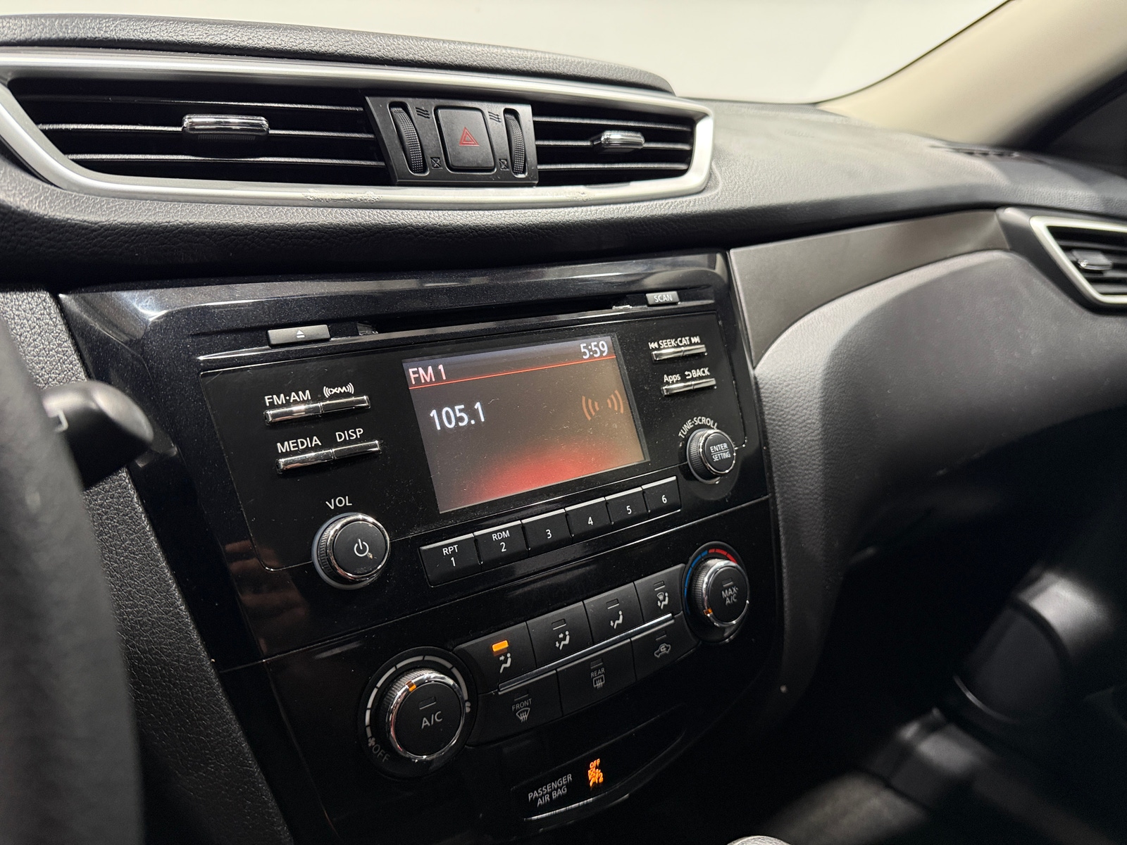 Thumbnail: 2016 Nissan Rogue - 4