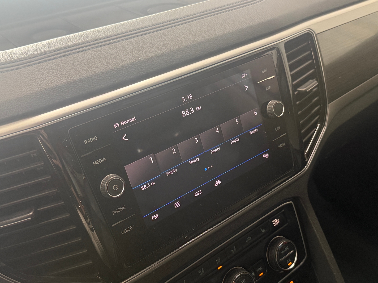 Thumbnail: 2019 Volkswagen Atlas - 3