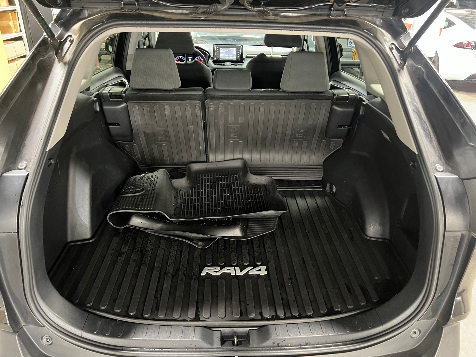 Thumbnail: 2020 Toyota RAV4 - 7