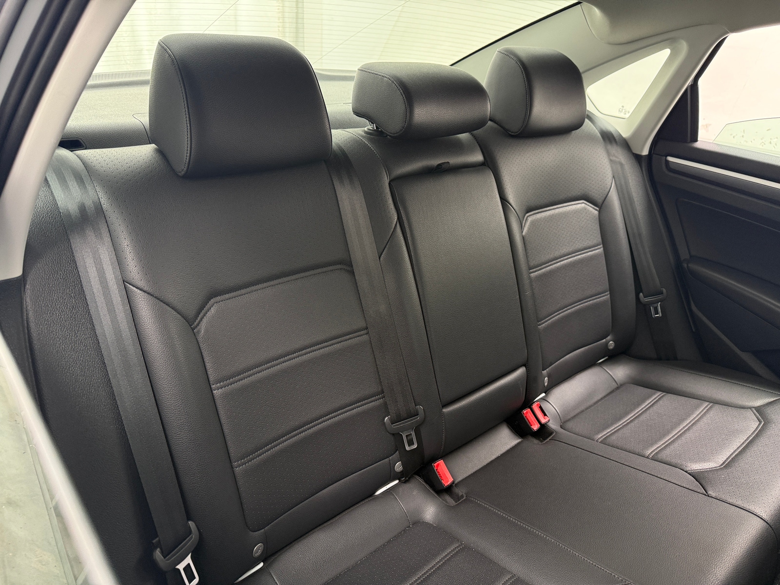 Thumbnail: 2017 Volkswagen Passat - 5