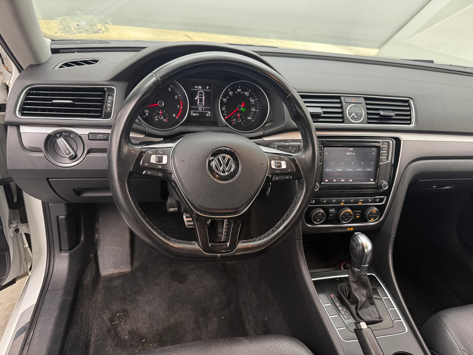 Thumbnail: 2017 Volkswagen Passat - 4