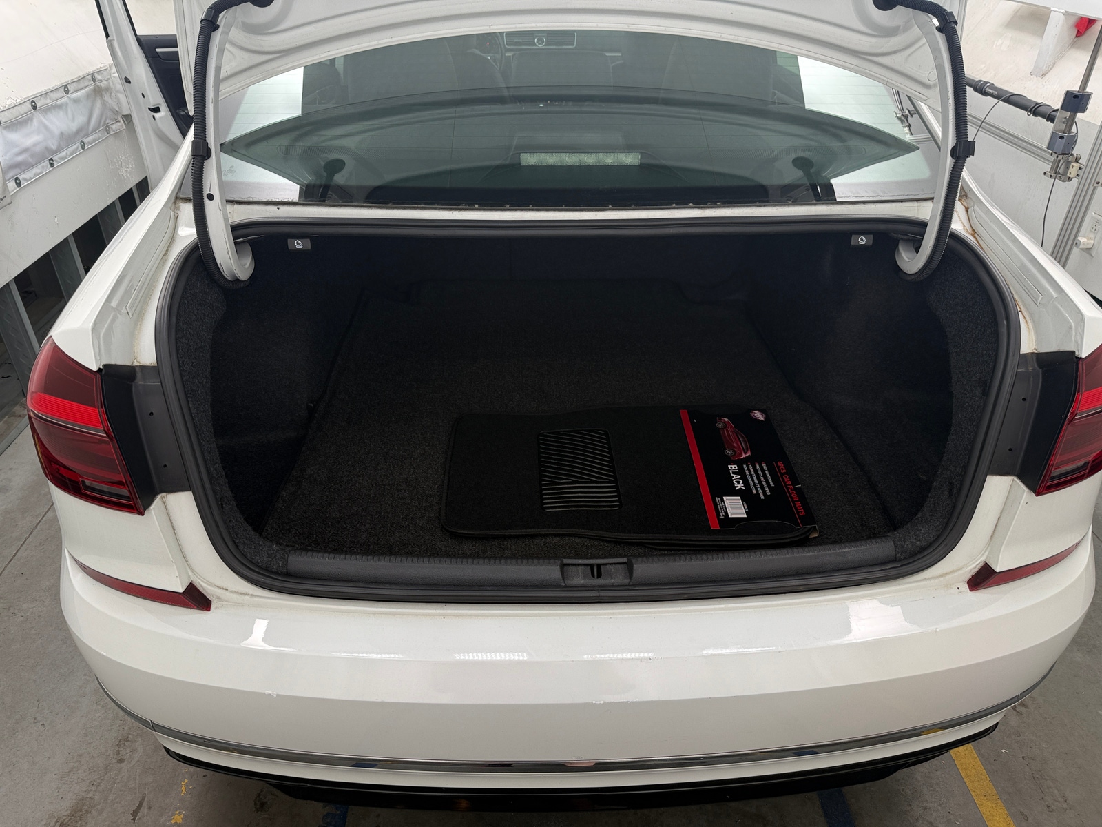 Thumbnail: 2017 Volkswagen Passat - 6