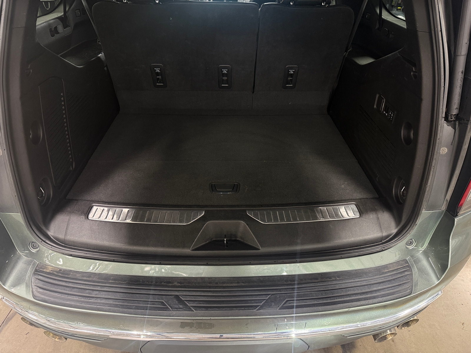 Thumbnail: 2023 Chevrolet Suburban - 6