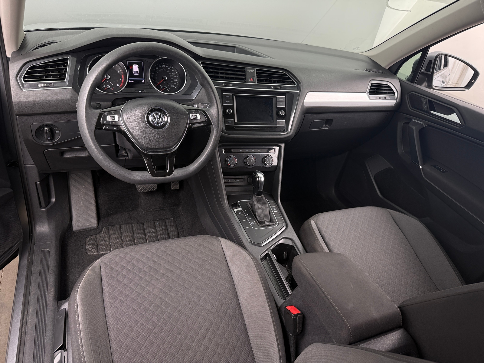 Thumbnail: 2020 Volkswagen Tiguan - 3