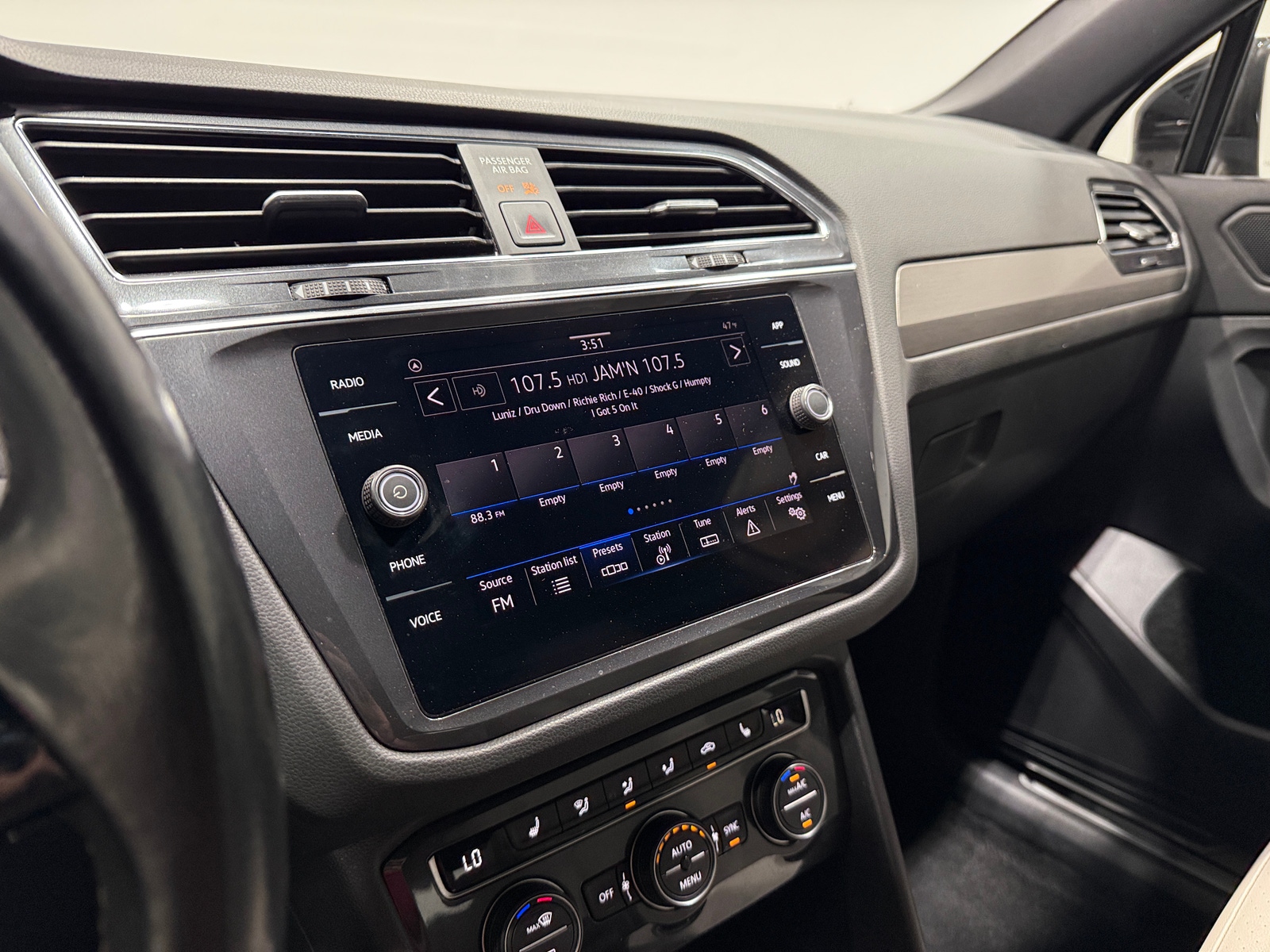 Thumbnail: 2021 Volkswagen Tiguan - 3