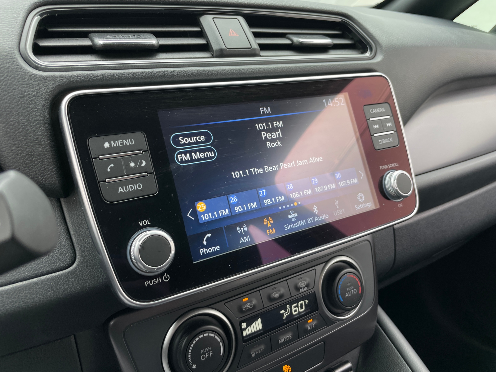 Thumbnail: 2022 Nissan Leaf - 4