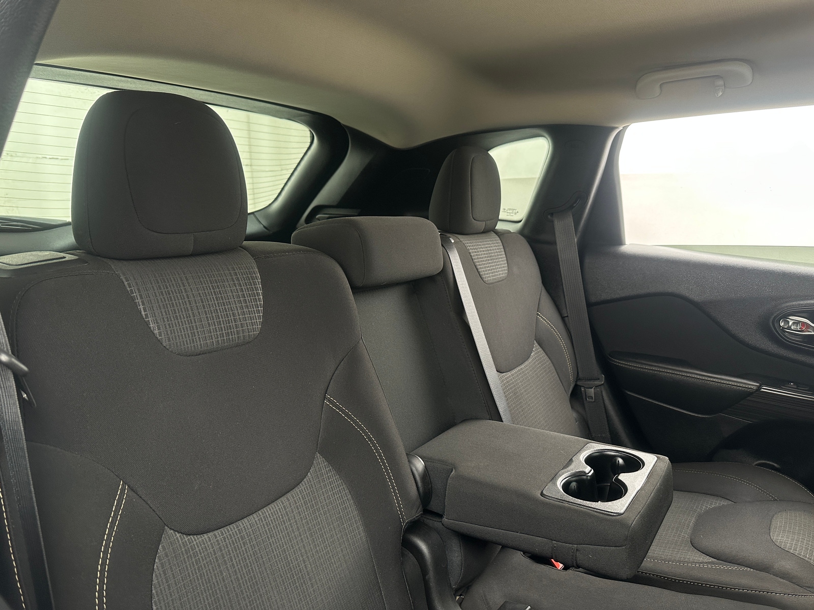 Thumbnail: 2017 Jeep Cherokee - 6