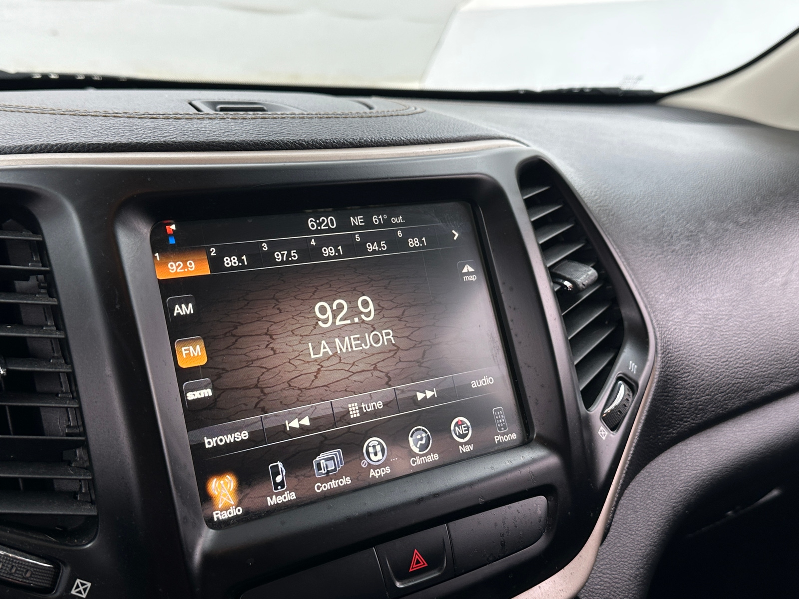 Thumbnail: 2017 Jeep Cherokee - 4