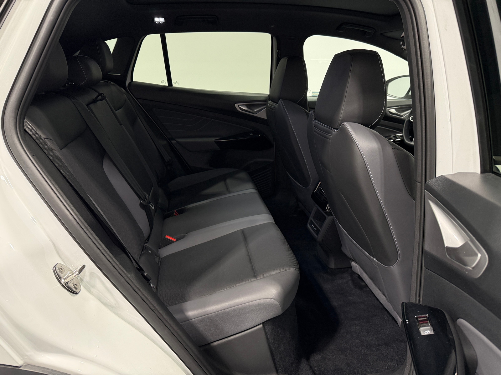 Thumbnail: 2023 Volkswagen ID.4 - 5