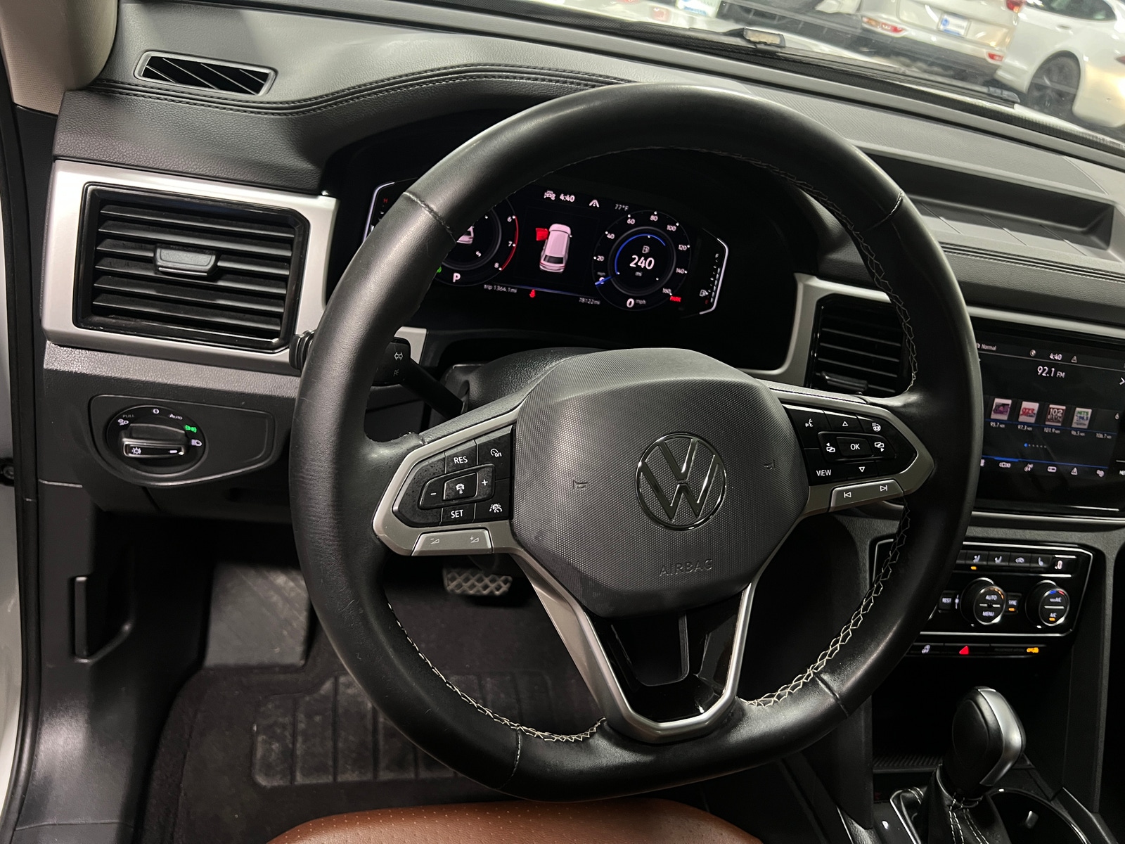 Thumbnail: 2022 Volkswagen Atlas - 4