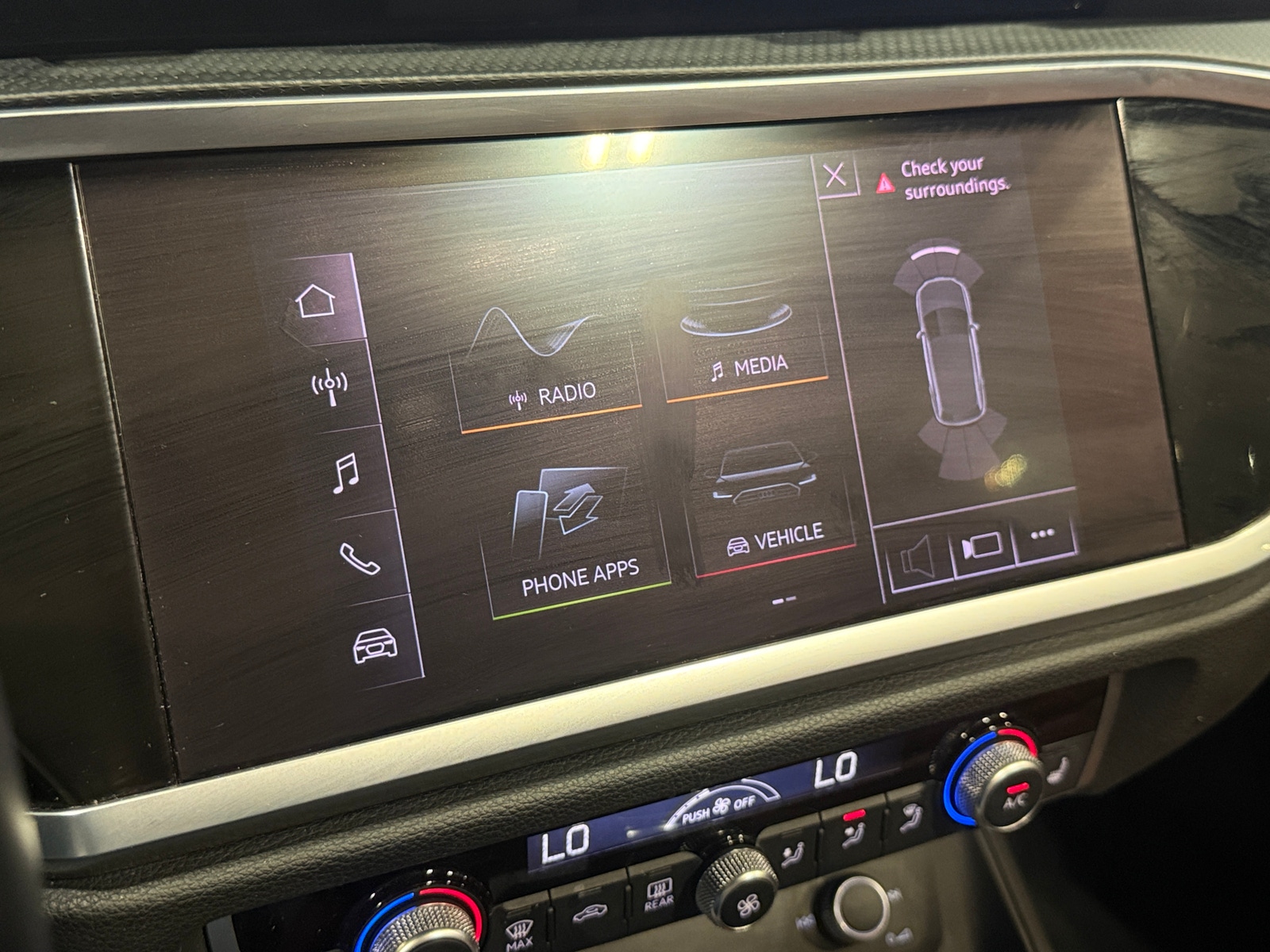 Thumbnail: 2020 Audi Q3 - 3