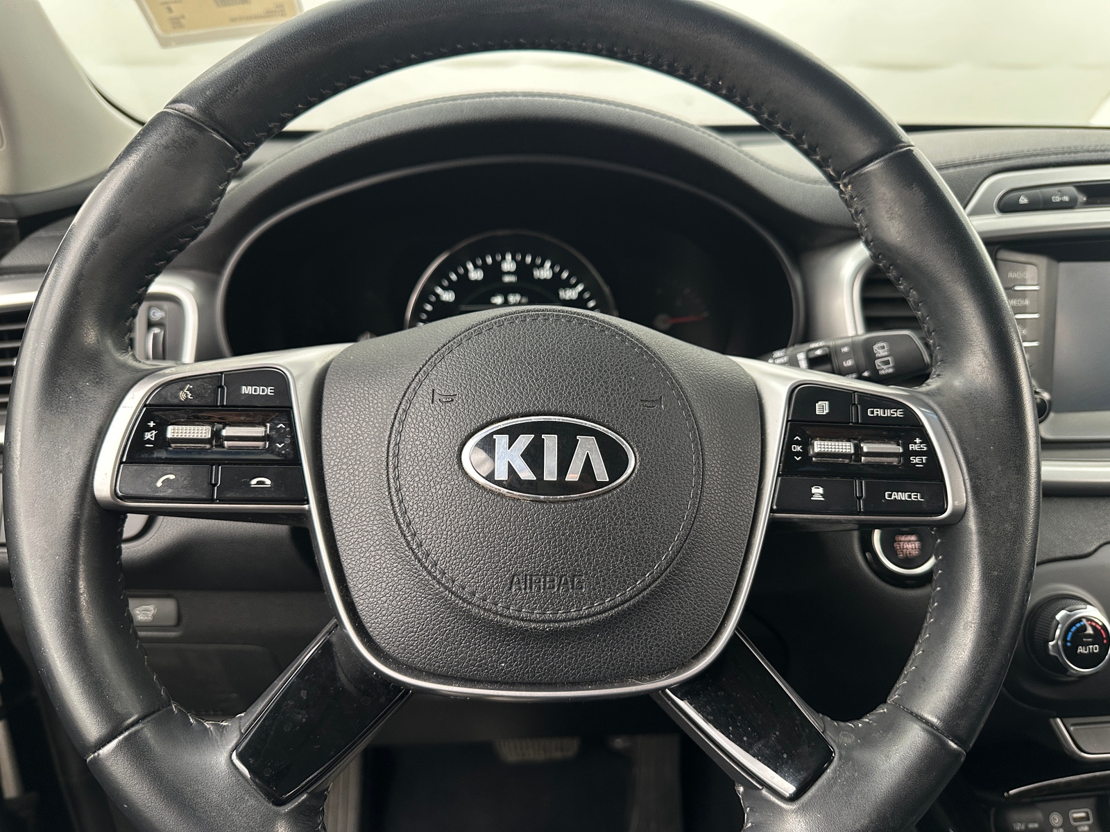 Thumbnail: 2019 Kia Sorento - 4