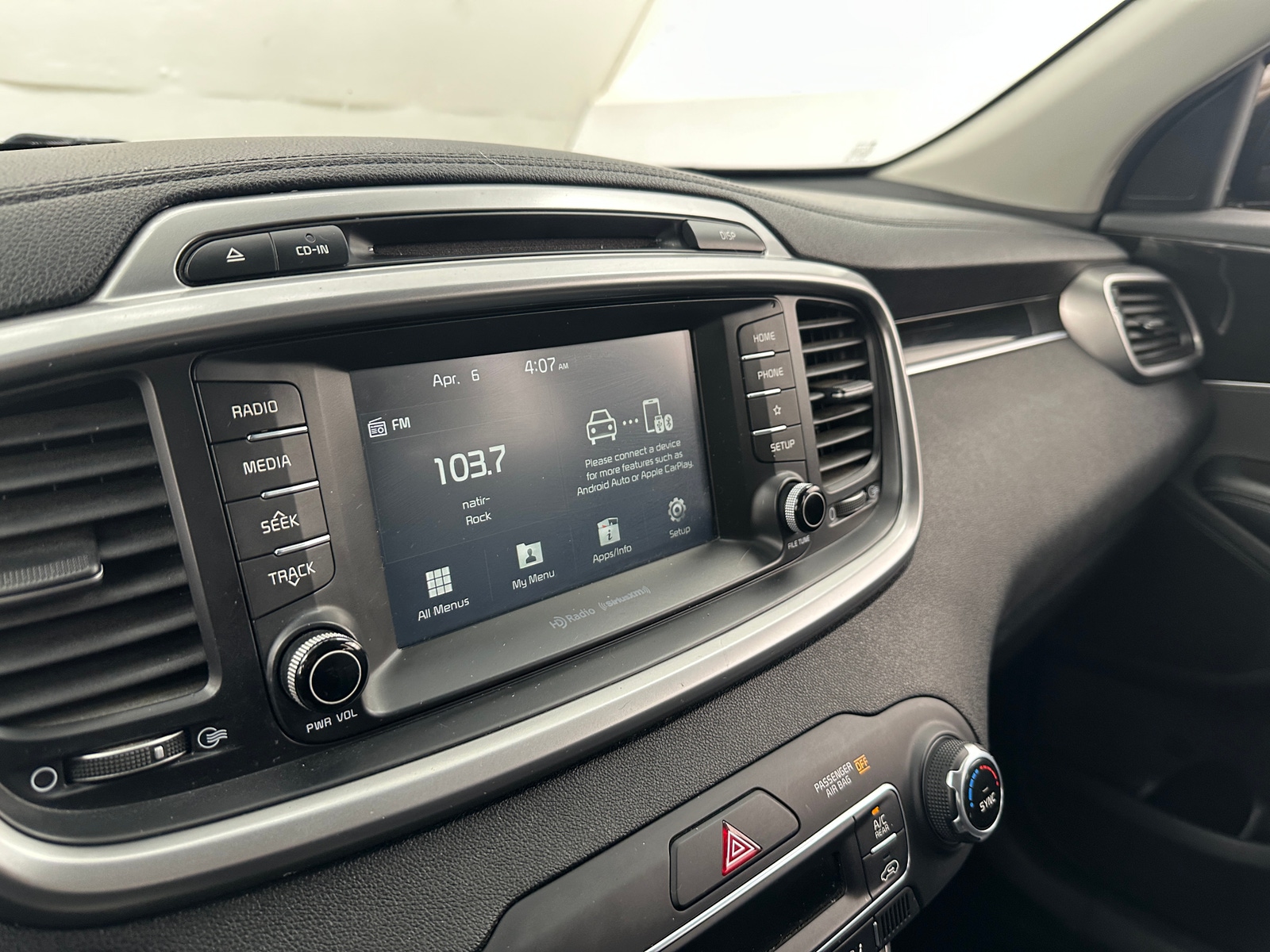 Thumbnail: 2019 Kia Sorento - 3
