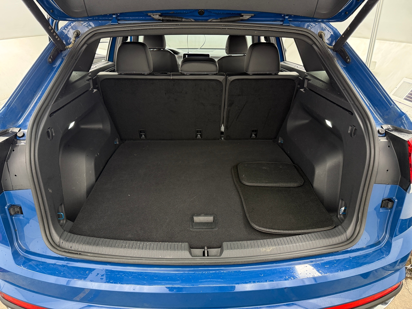 Thumbnail: 2025 Volkswagen Atlas - 6