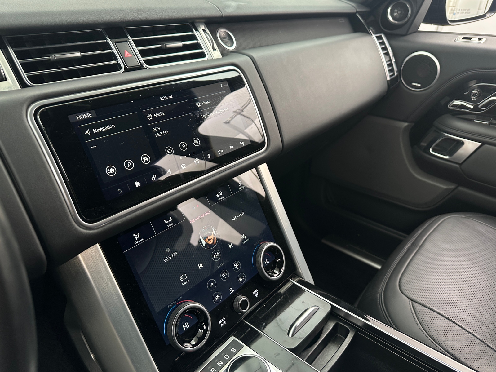 Thumbnail: 2020 Land Rover Range Rover - 3