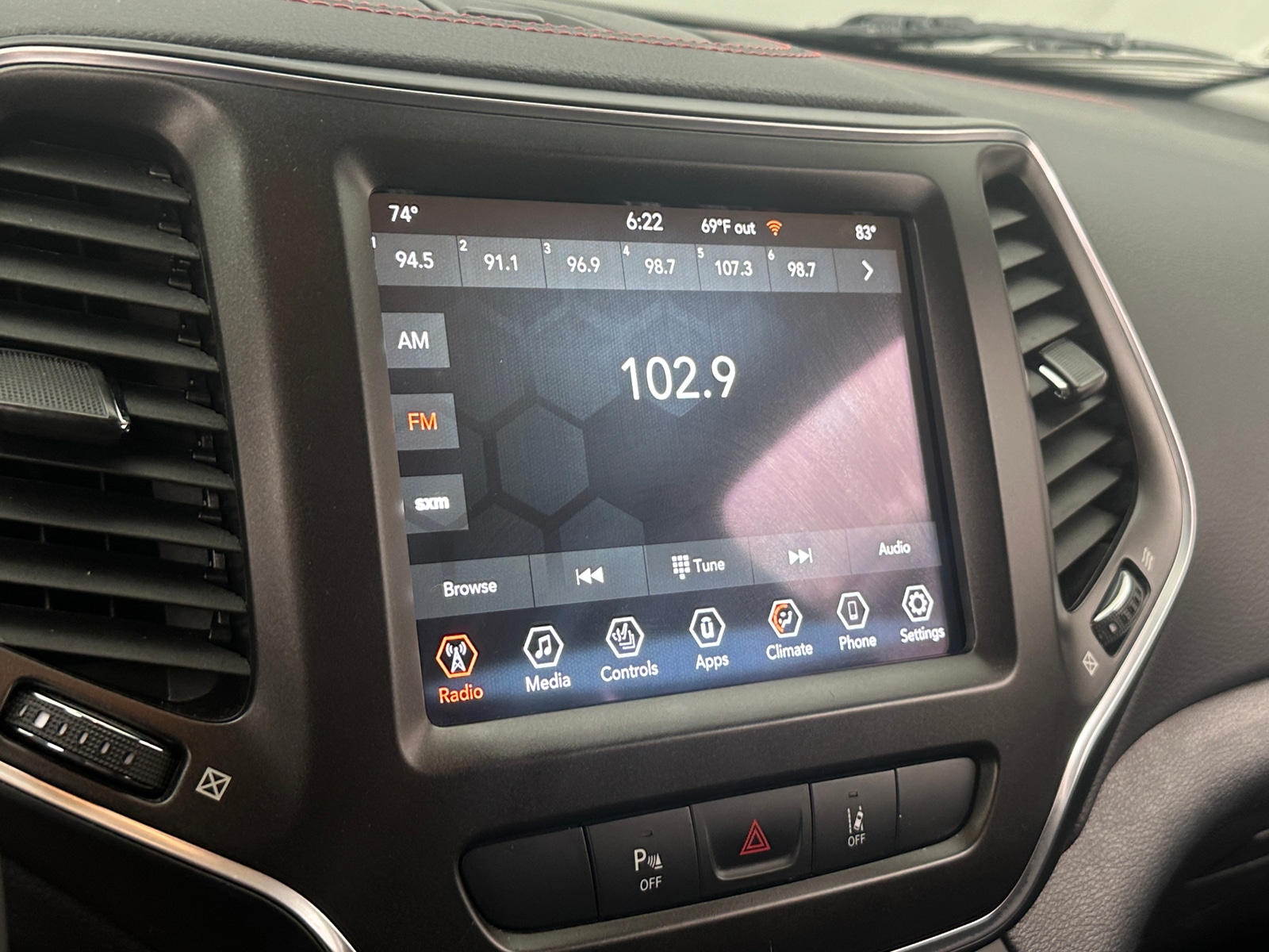 Thumbnail: 2022 Jeep Cherokee - 4