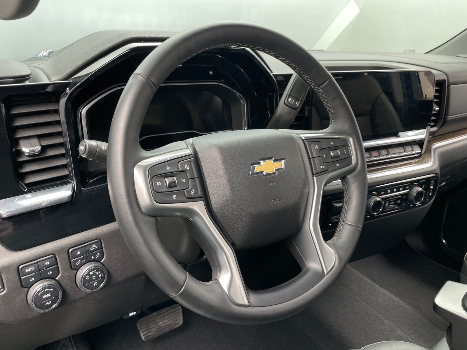 Thumbnail: 2024 Chevrolet Silverado 3500 - 5