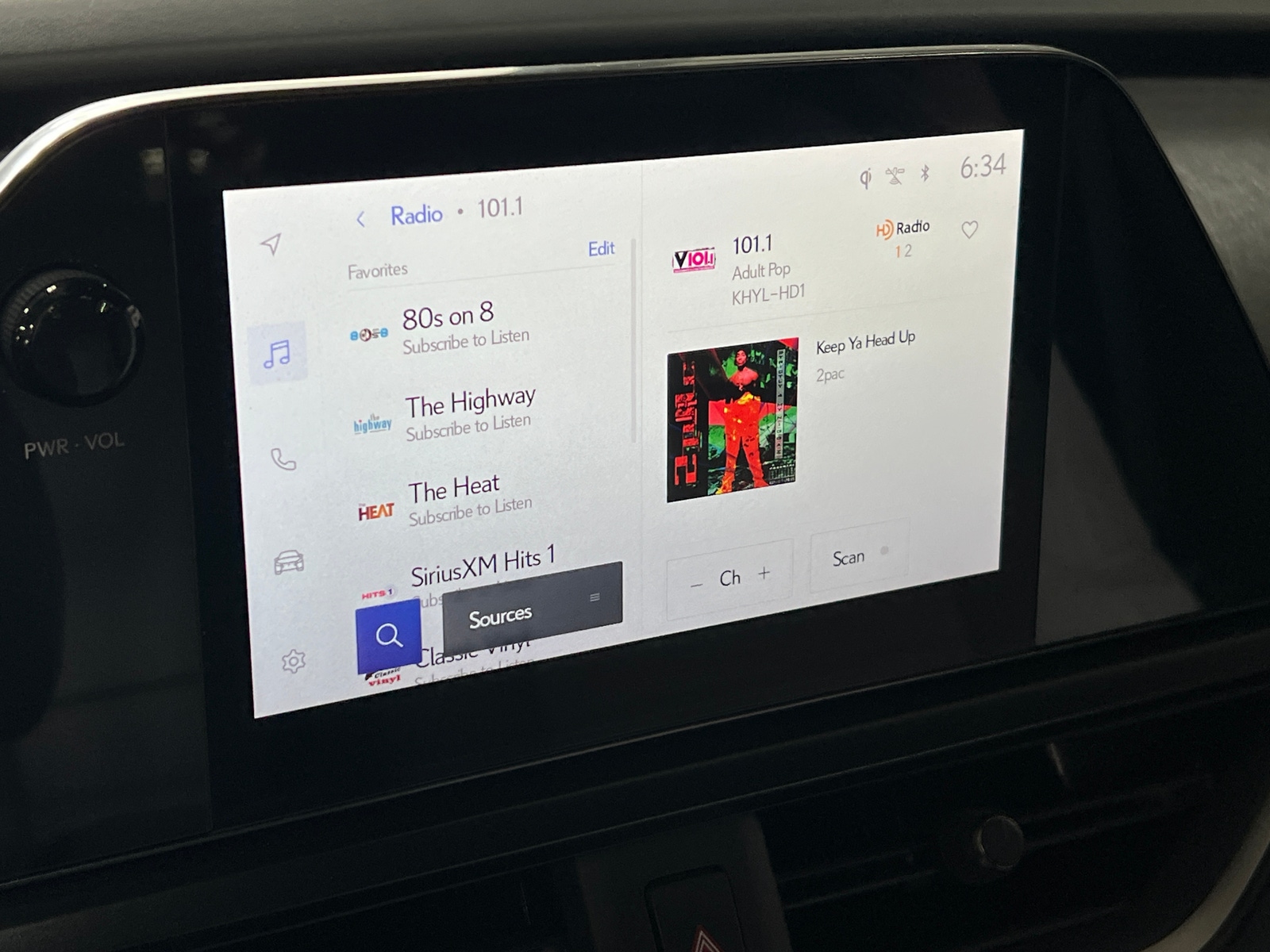 Thumbnail: 2025 Lexus UX - 3