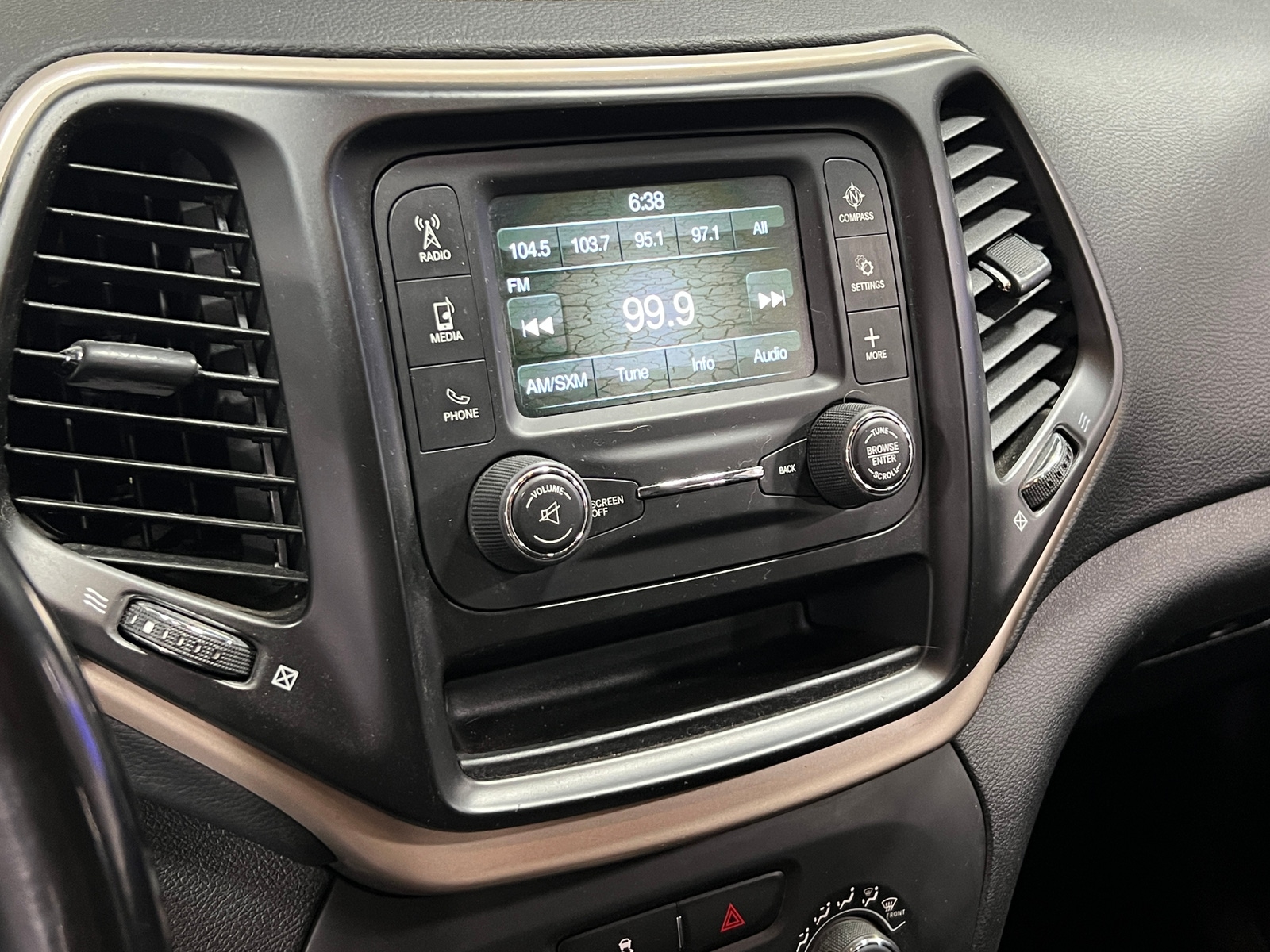 Thumbnail: 2016 Jeep Cherokee - 4