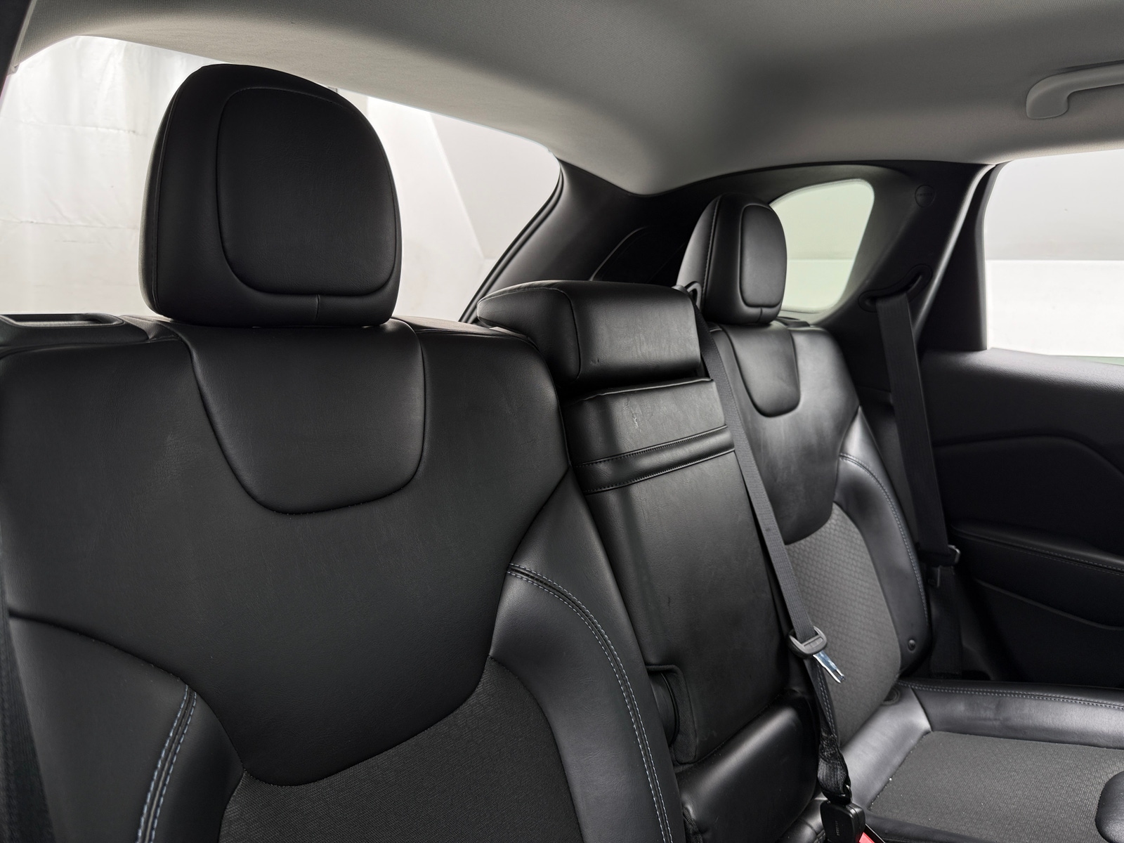 Thumbnail: 2019 Jeep Cherokee - 6