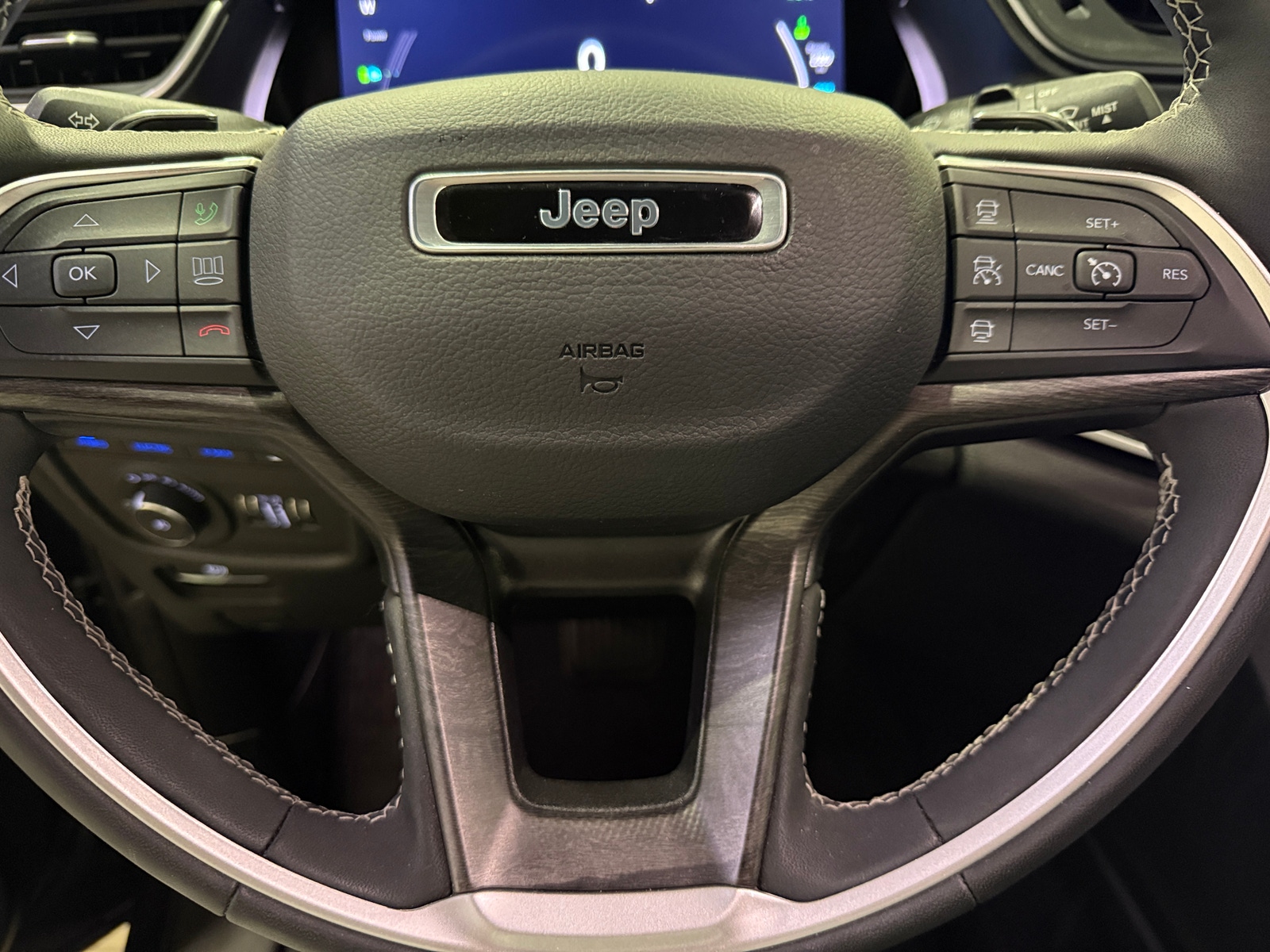 Thumbnail: 2024 Jeep Grand Cherokee - 4