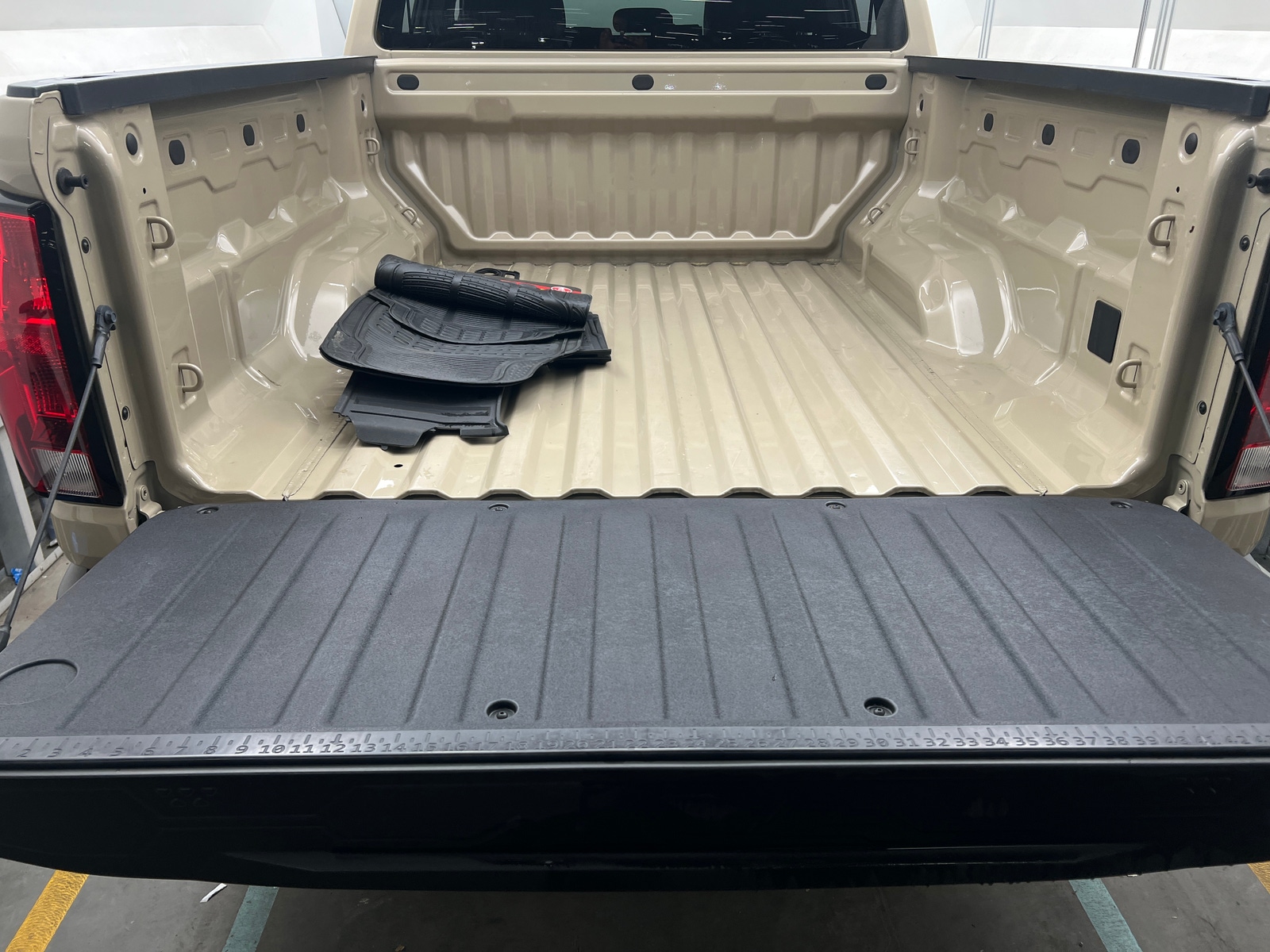 Thumbnail: 2023 Chevrolet Colorado - 7