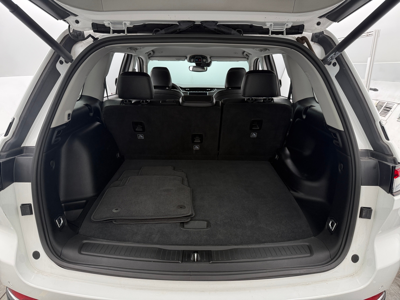 Thumbnail: 2023 Jeep Grand Cherokee - 6