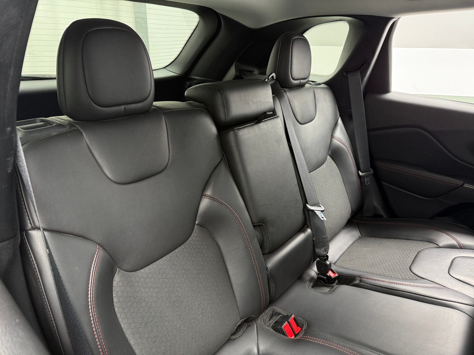 Thumbnail: 2019 Jeep Cherokee - 6