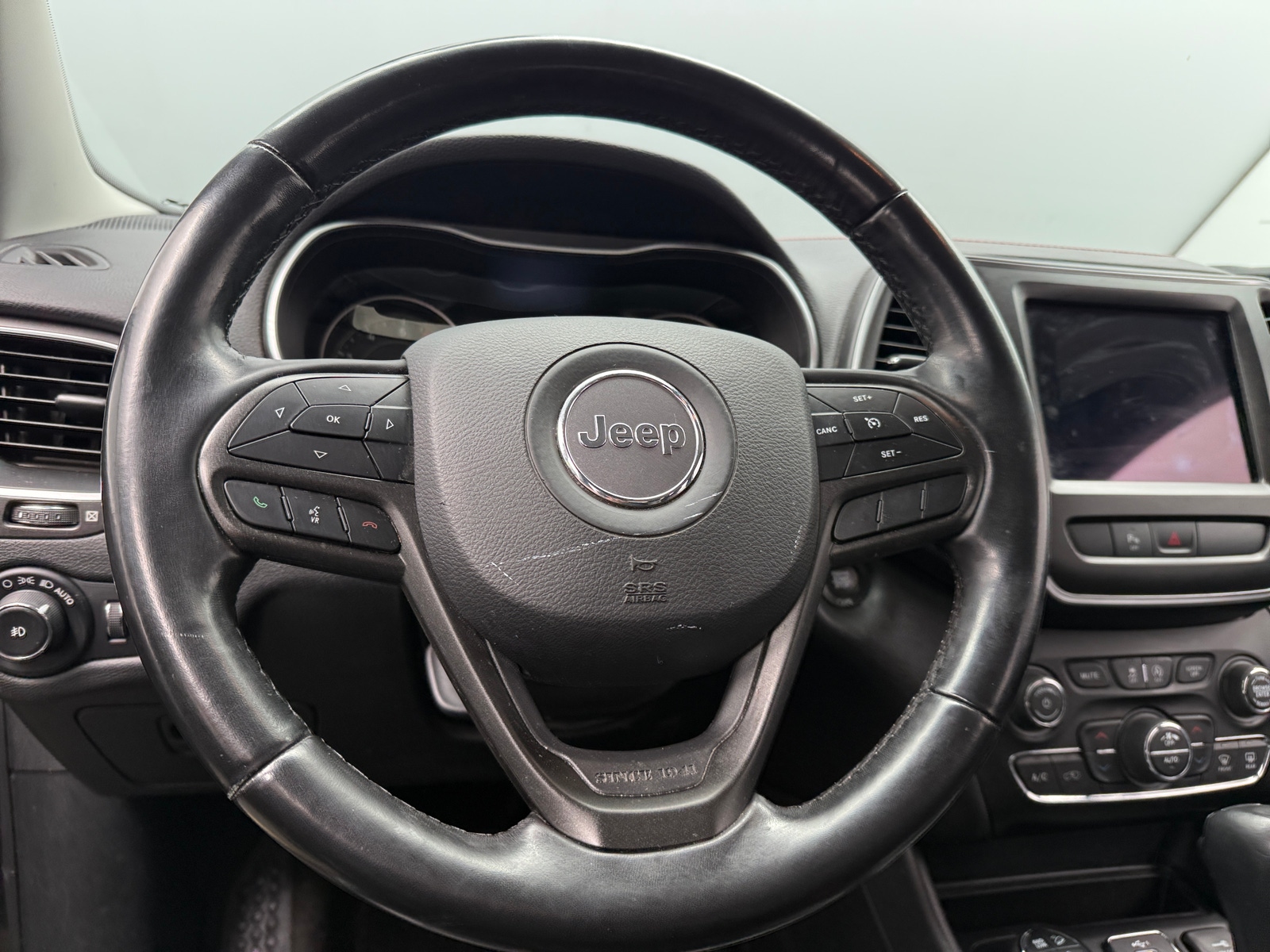 Thumbnail: 2019 Jeep Cherokee - 5