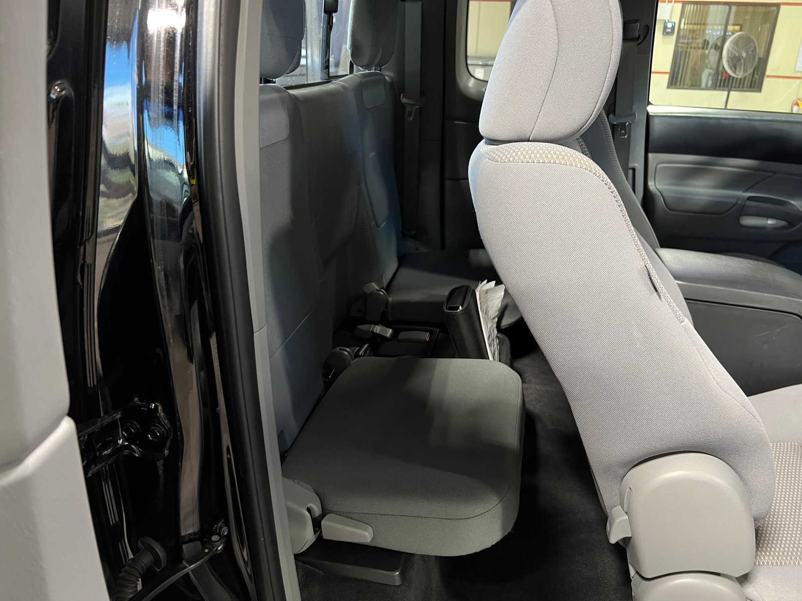 Thumbnail: 2015 Toyota Tacoma - 6