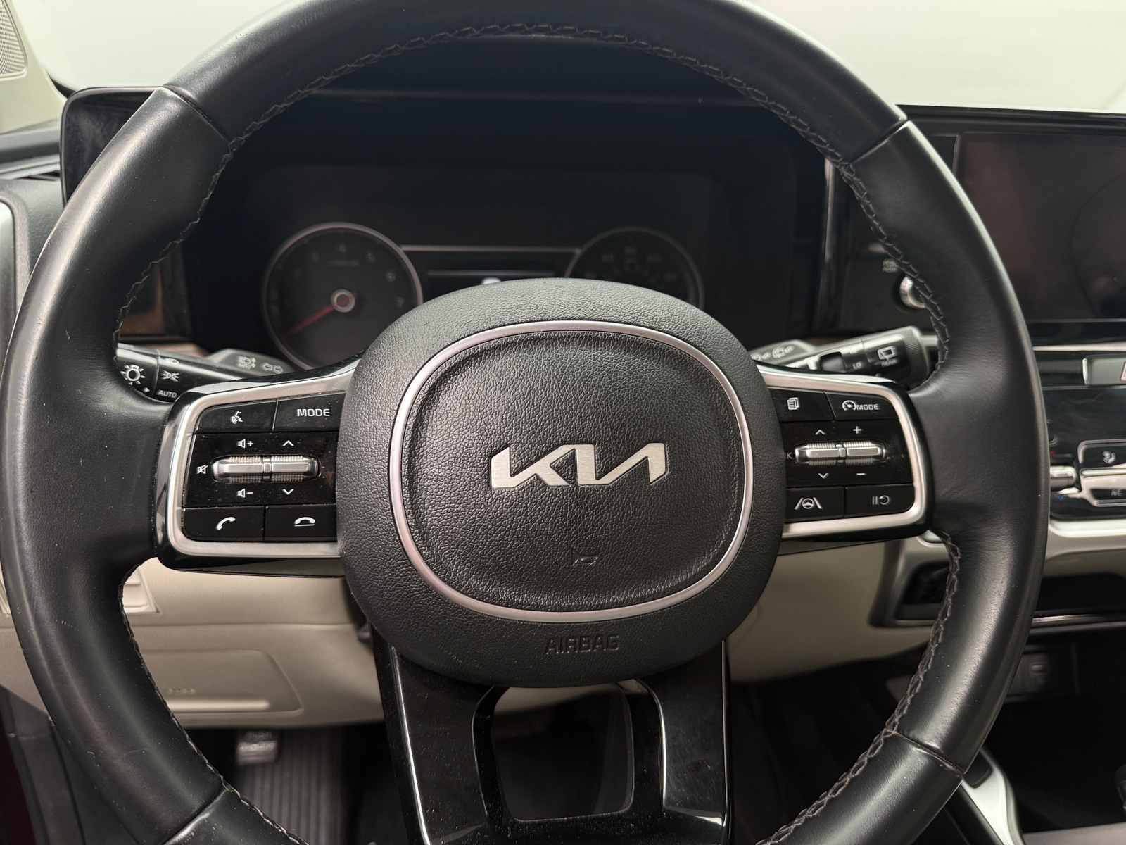 Thumbnail: 2022 Kia Sorento - 4