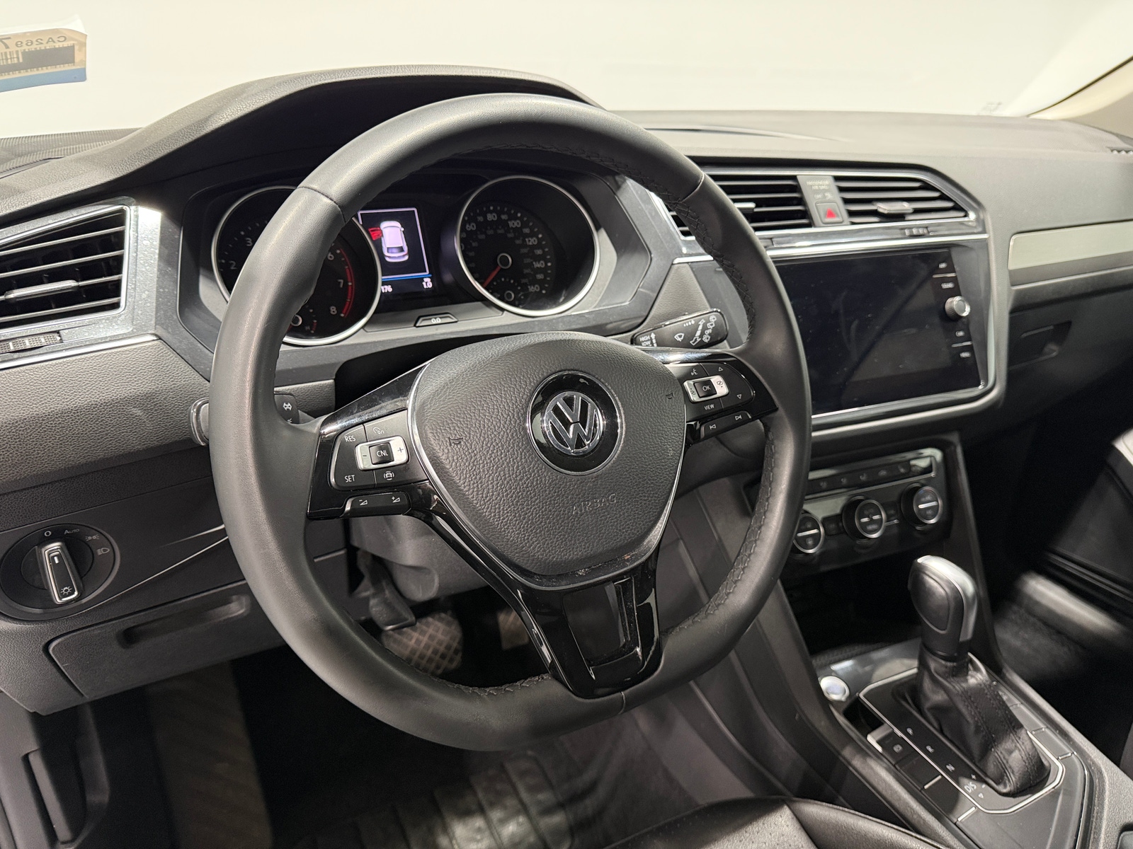 Thumbnail: 2020 Volkswagen Tiguan - 4