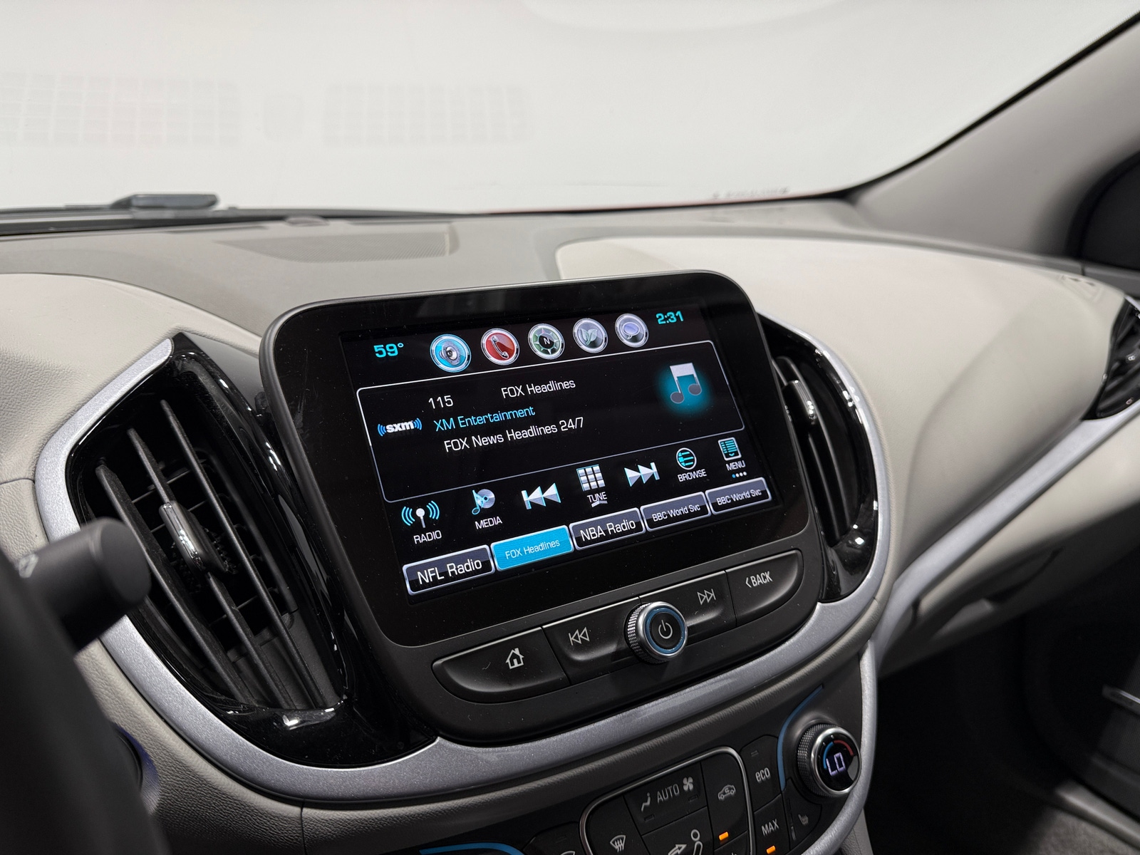 Thumbnail: 2018 Chevrolet Volt - 3