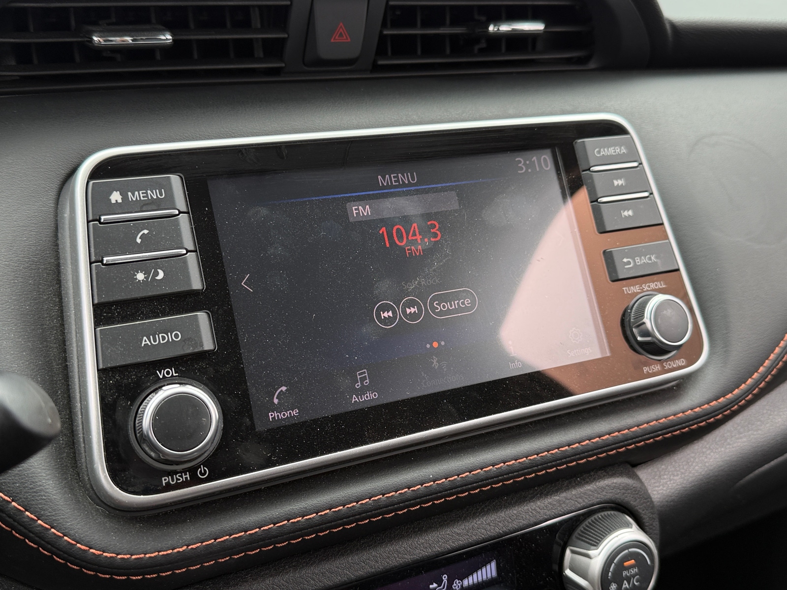 Thumbnail: 2019 Nissan Kicks - 4