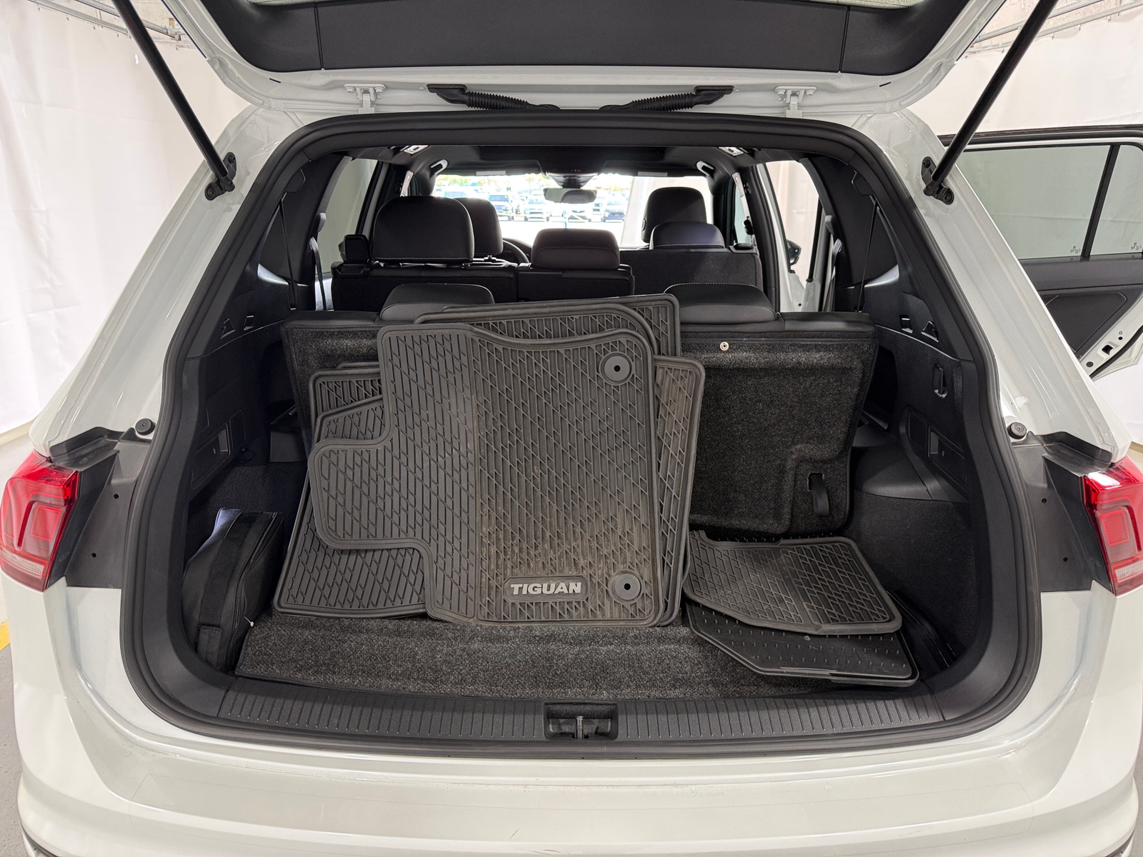 Thumbnail: 2022 Volkswagen Tiguan - 6