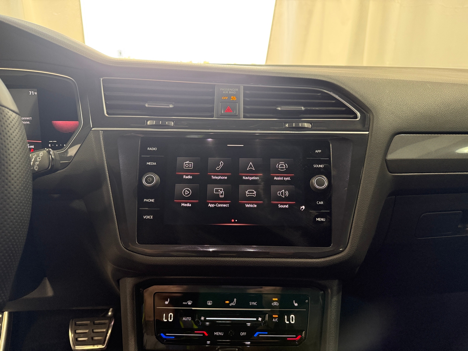 Thumbnail: 2022 Volkswagen Tiguan - 3