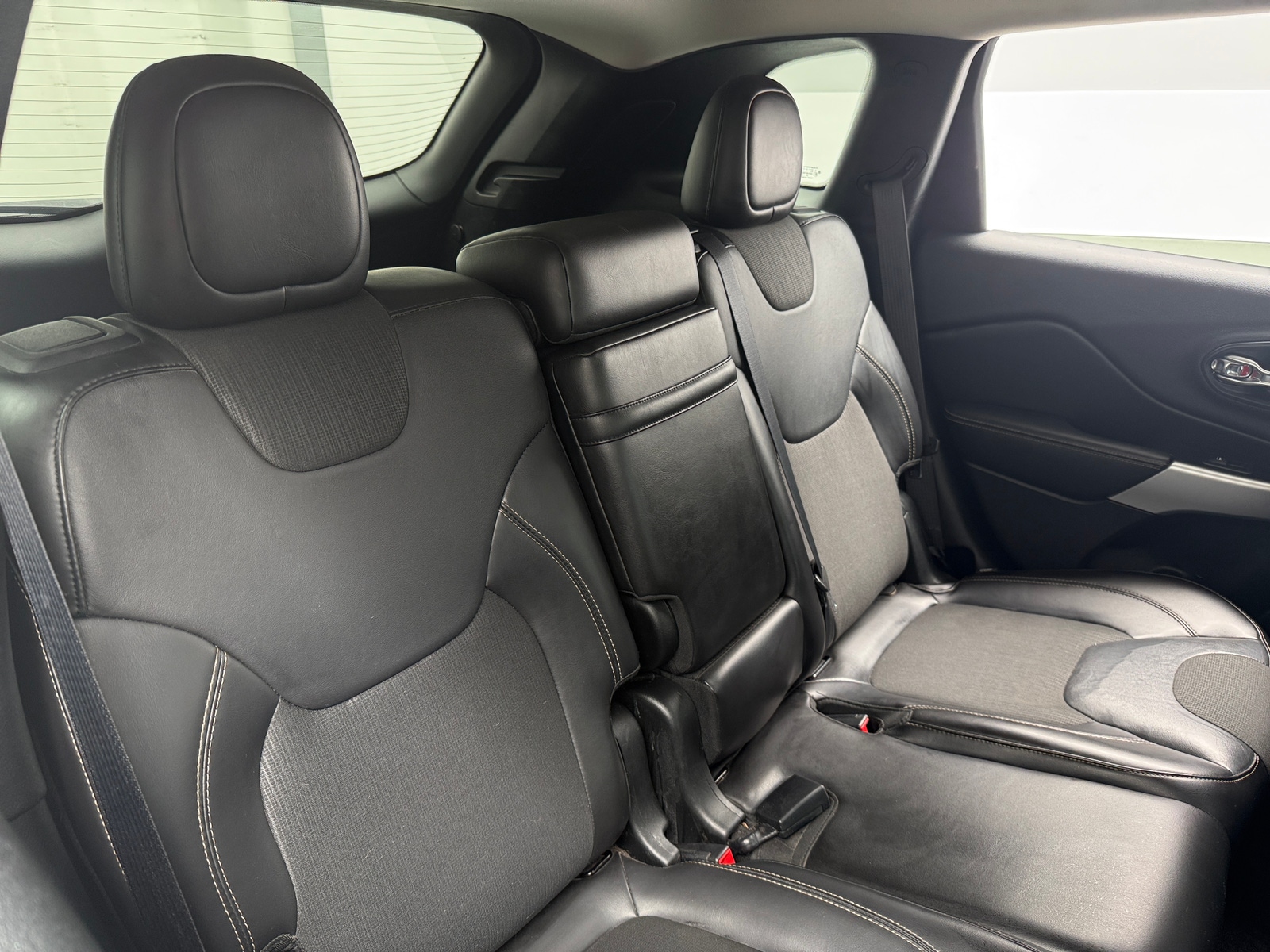 Thumbnail: 2018 Jeep Cherokee - 6