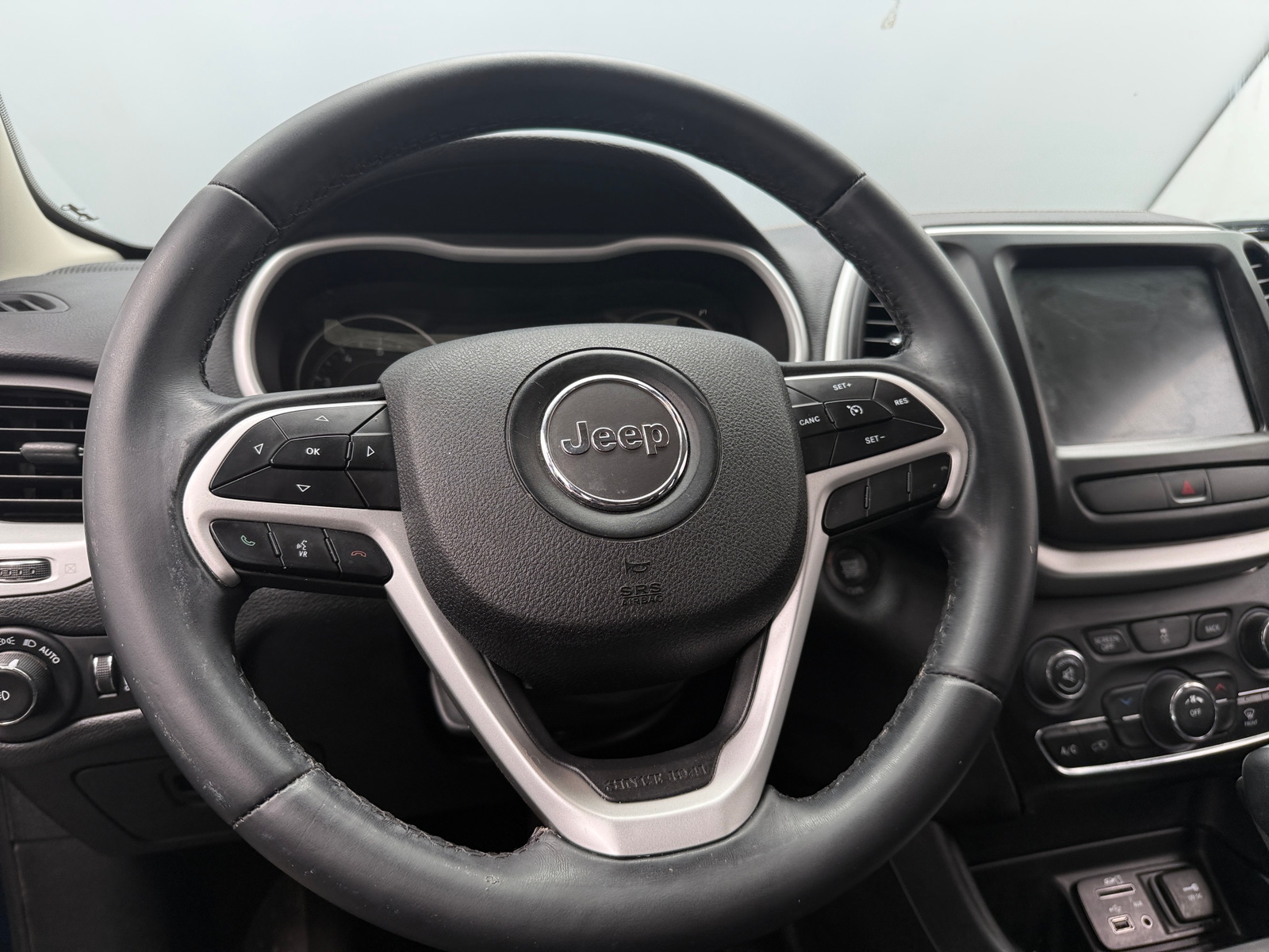 Thumbnail: 2018 Jeep Cherokee - 5