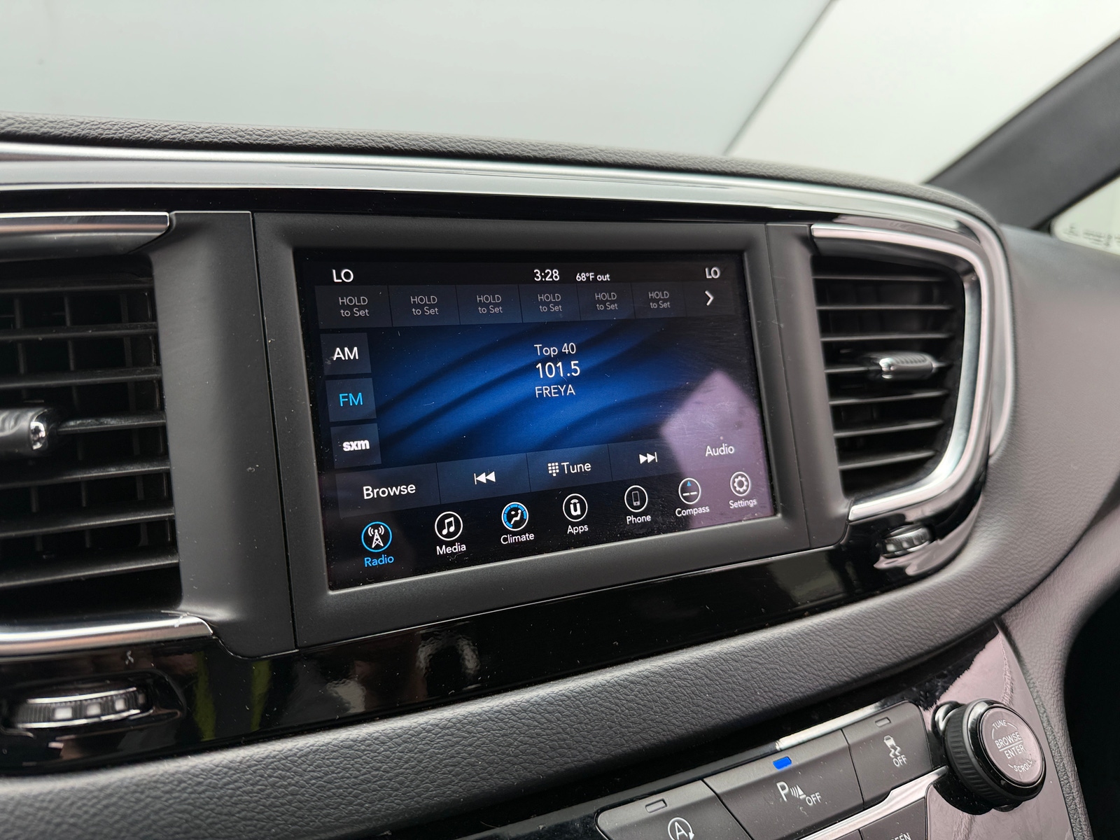 Thumbnail: 2020 Chrysler Pacifica - 4