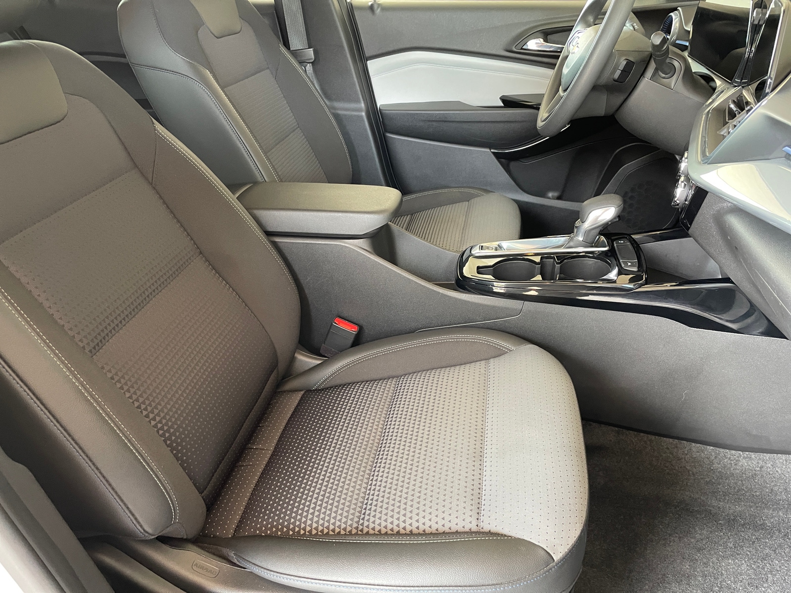 Thumbnail: 2025 Chevrolet Trax - 2