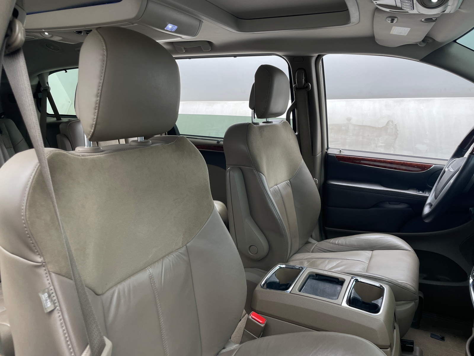 Thumbnail: 2014 Chrysler Town & Country - 2