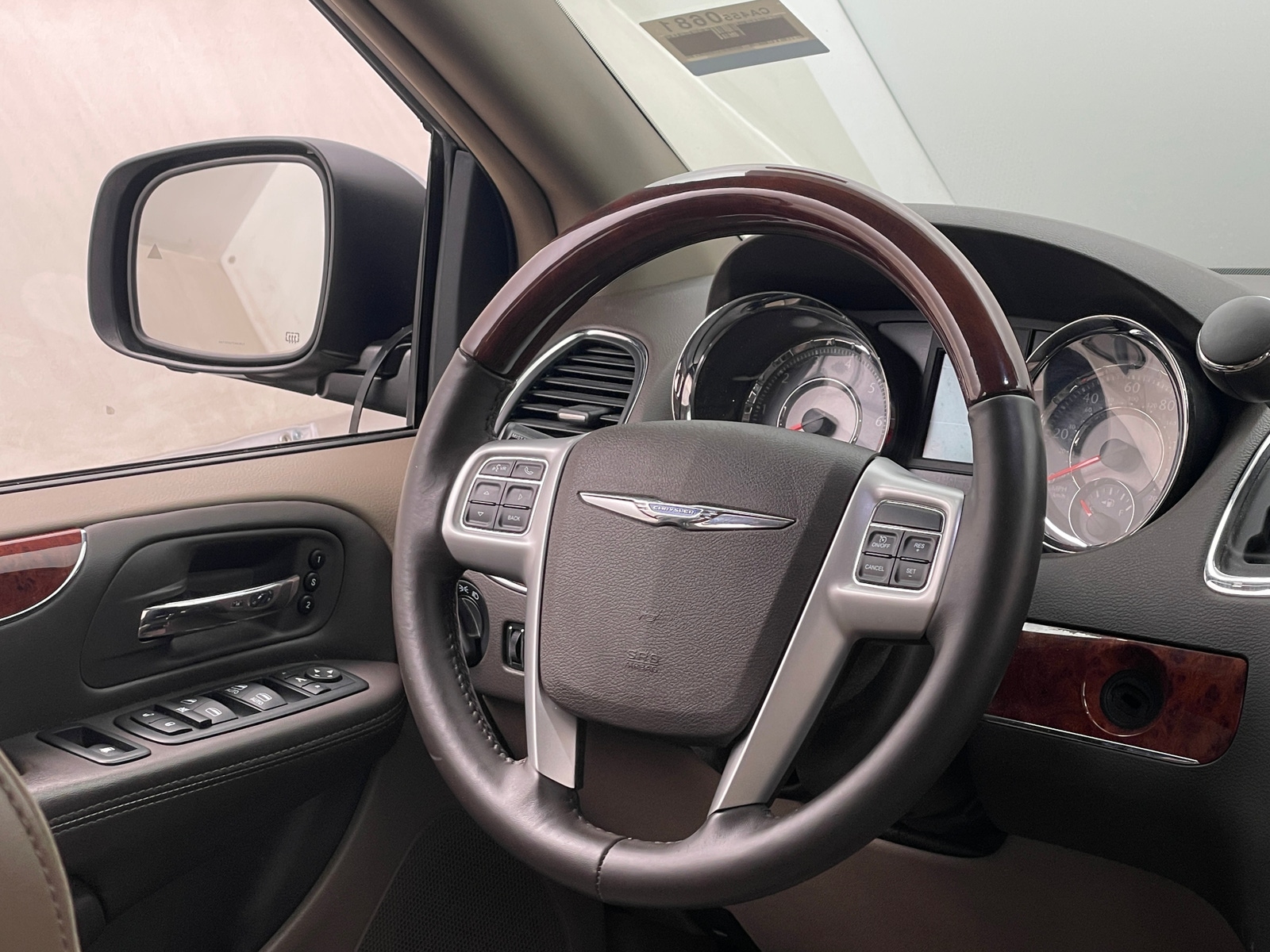 Thumbnail: 2014 Chrysler Town & Country - 5