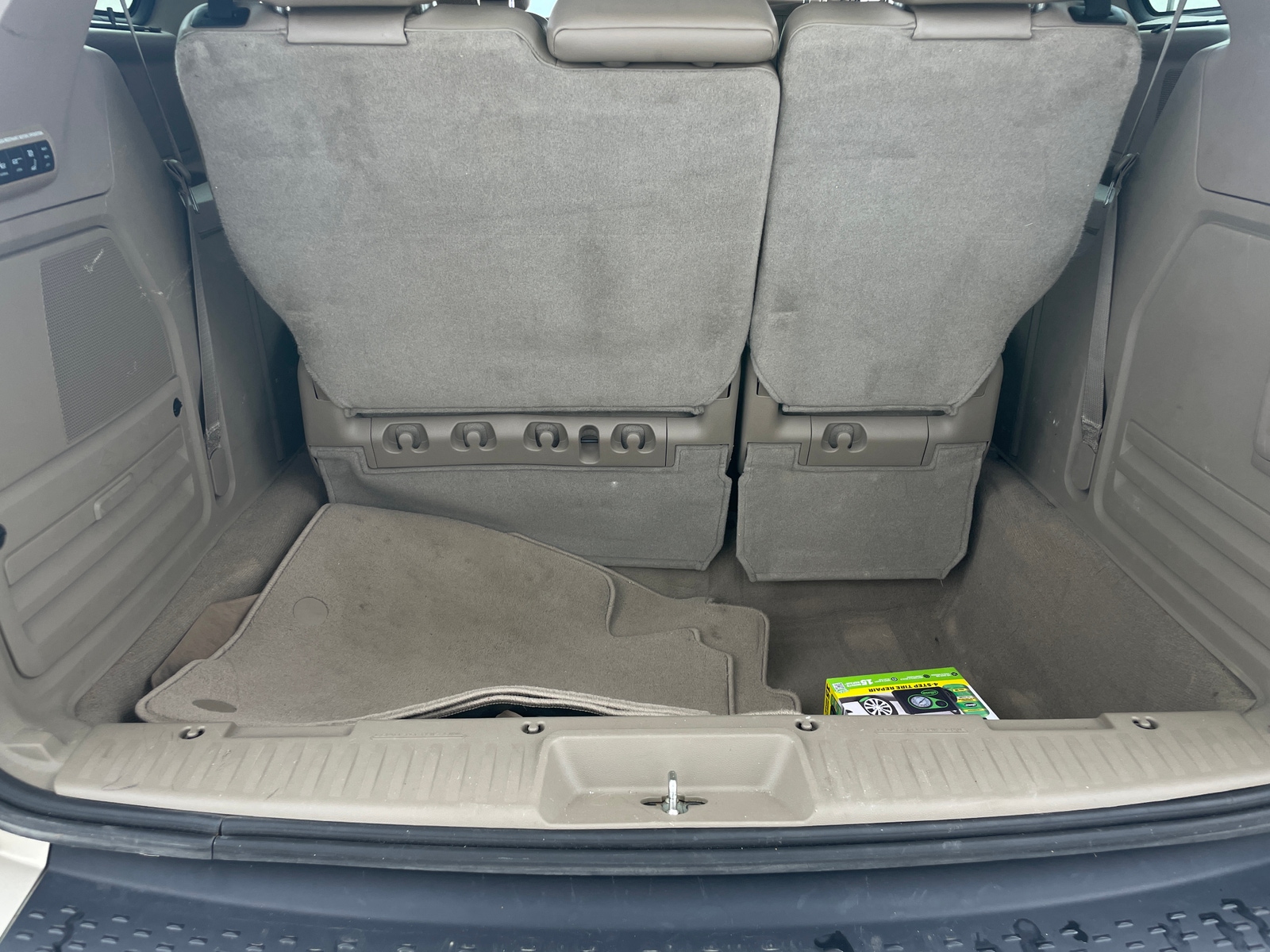 Thumbnail: 2014 Chrysler Town & Country - 7